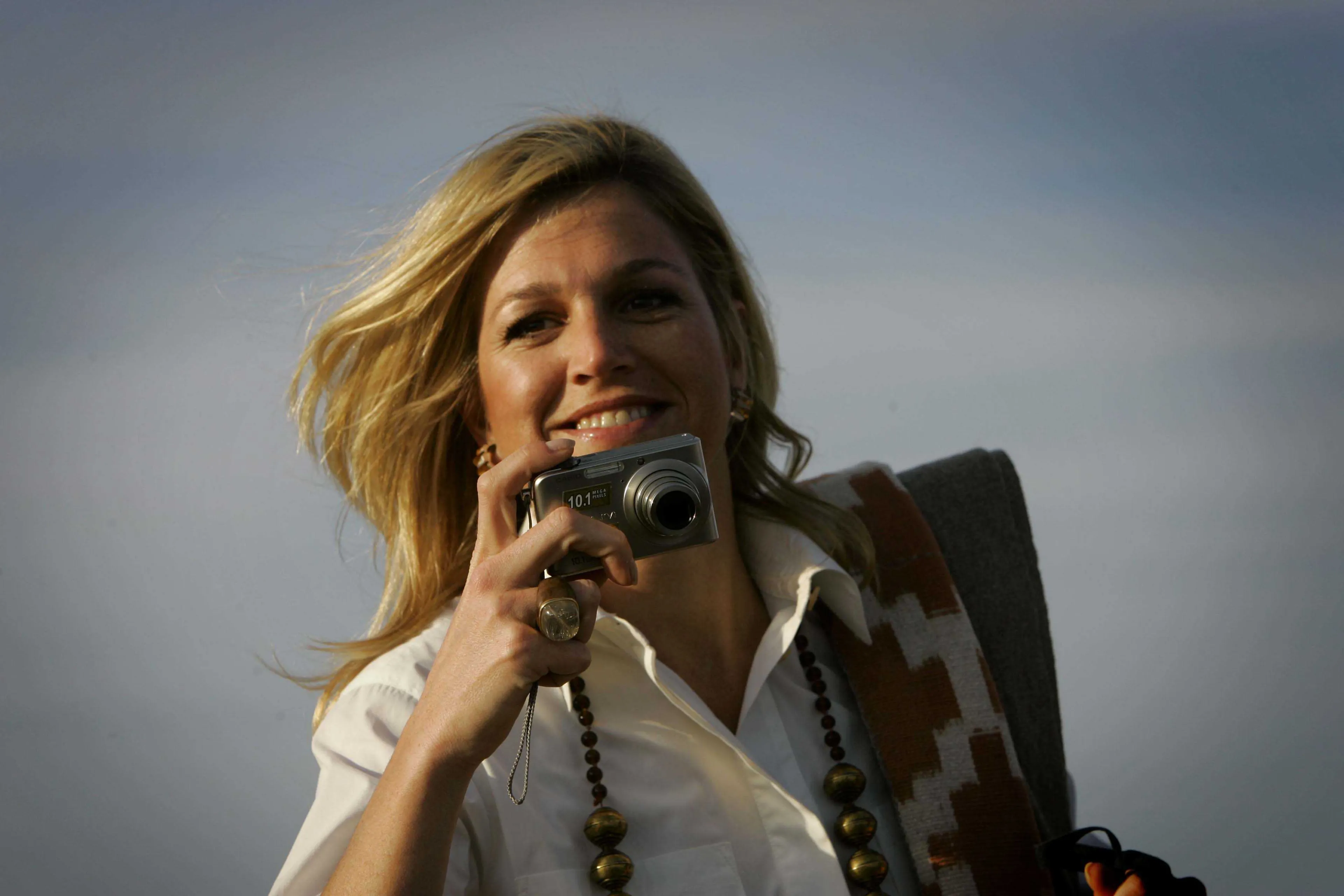 Prinses Máxima achter de camera in het Hustai National Park in Mongolië (2006).