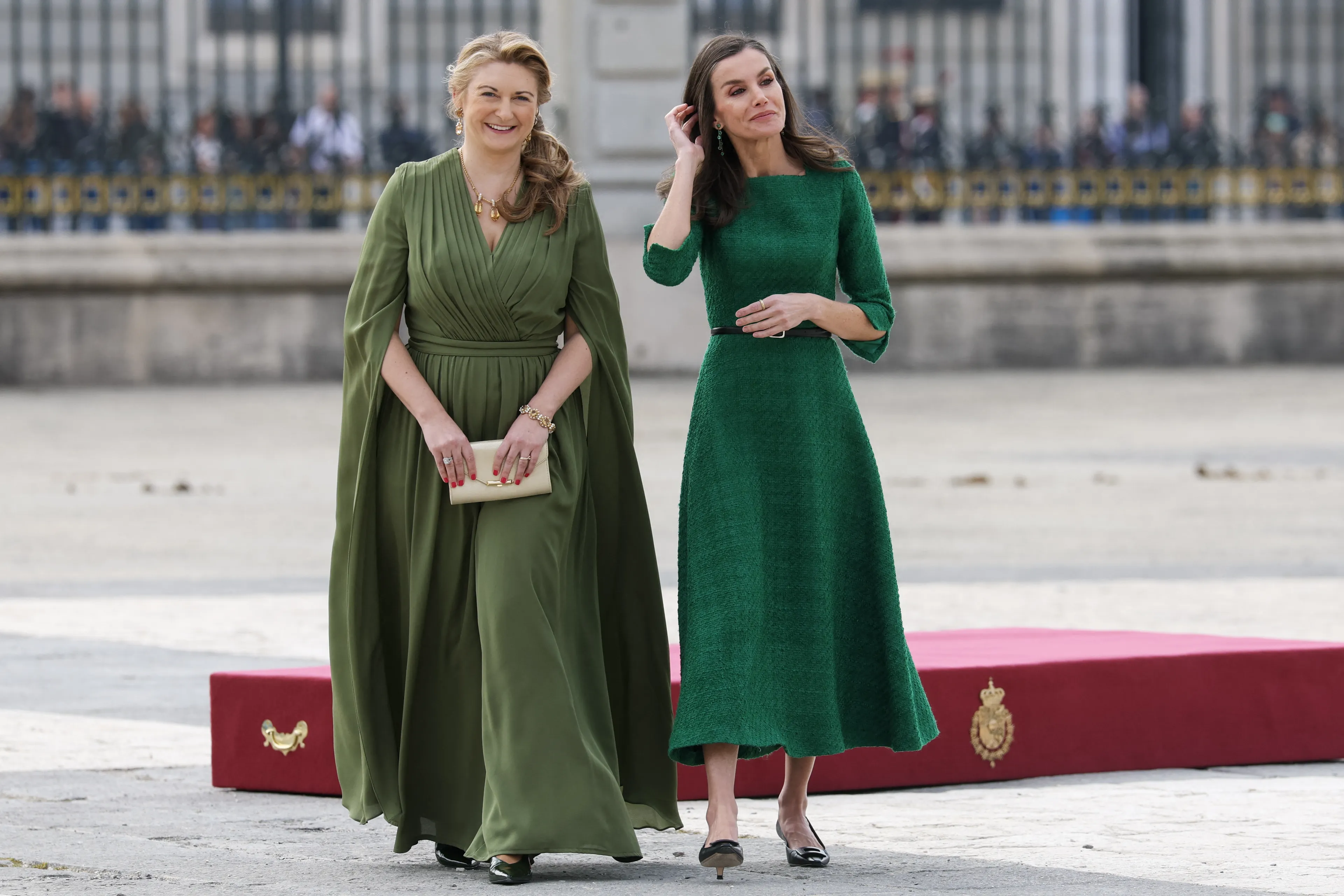 Groothertogin Stéphanie en koningin Letizia zijn allebei in het groen.