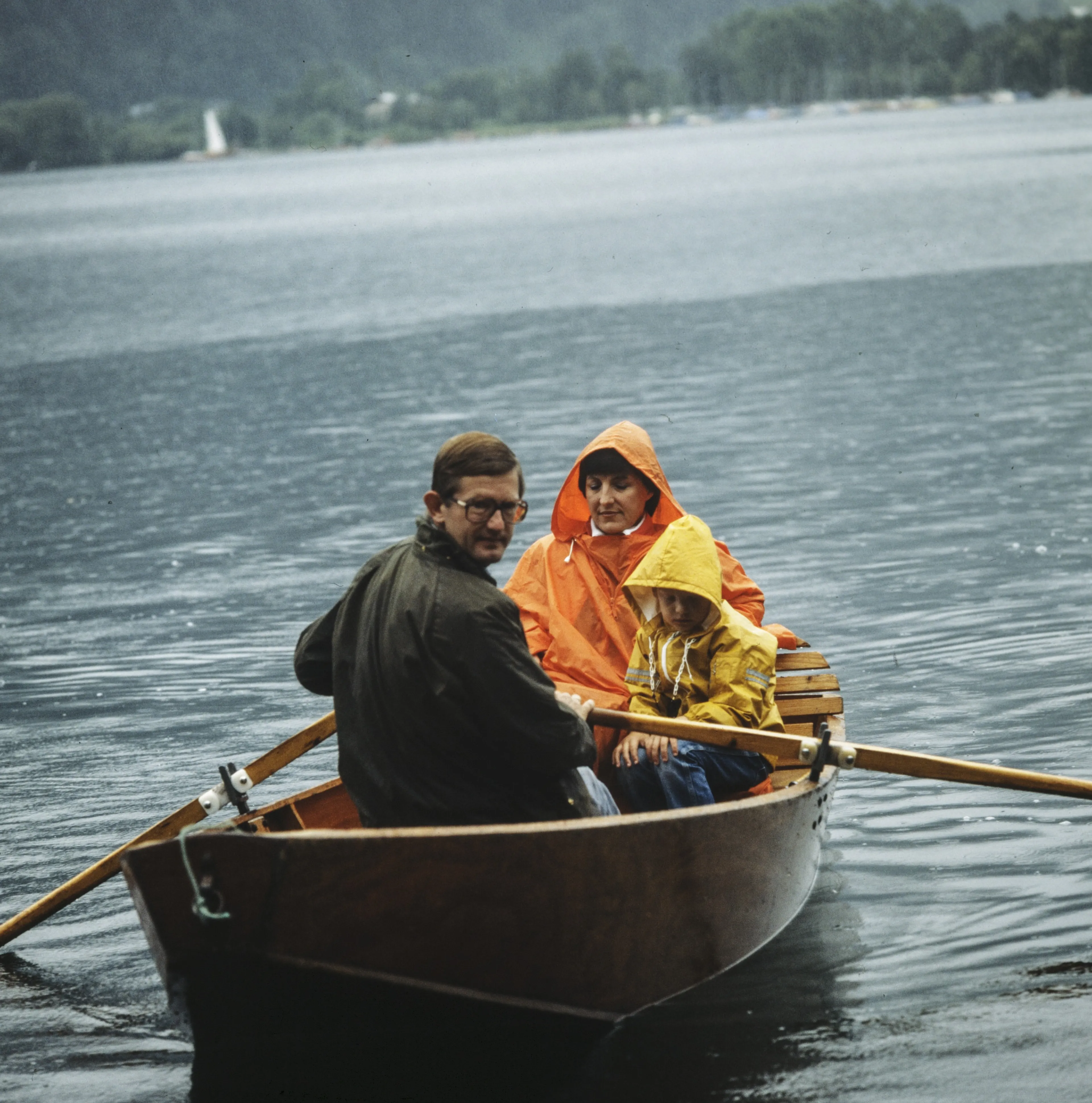 Pieter, prinses Margriet en Floris in de roeiboot.