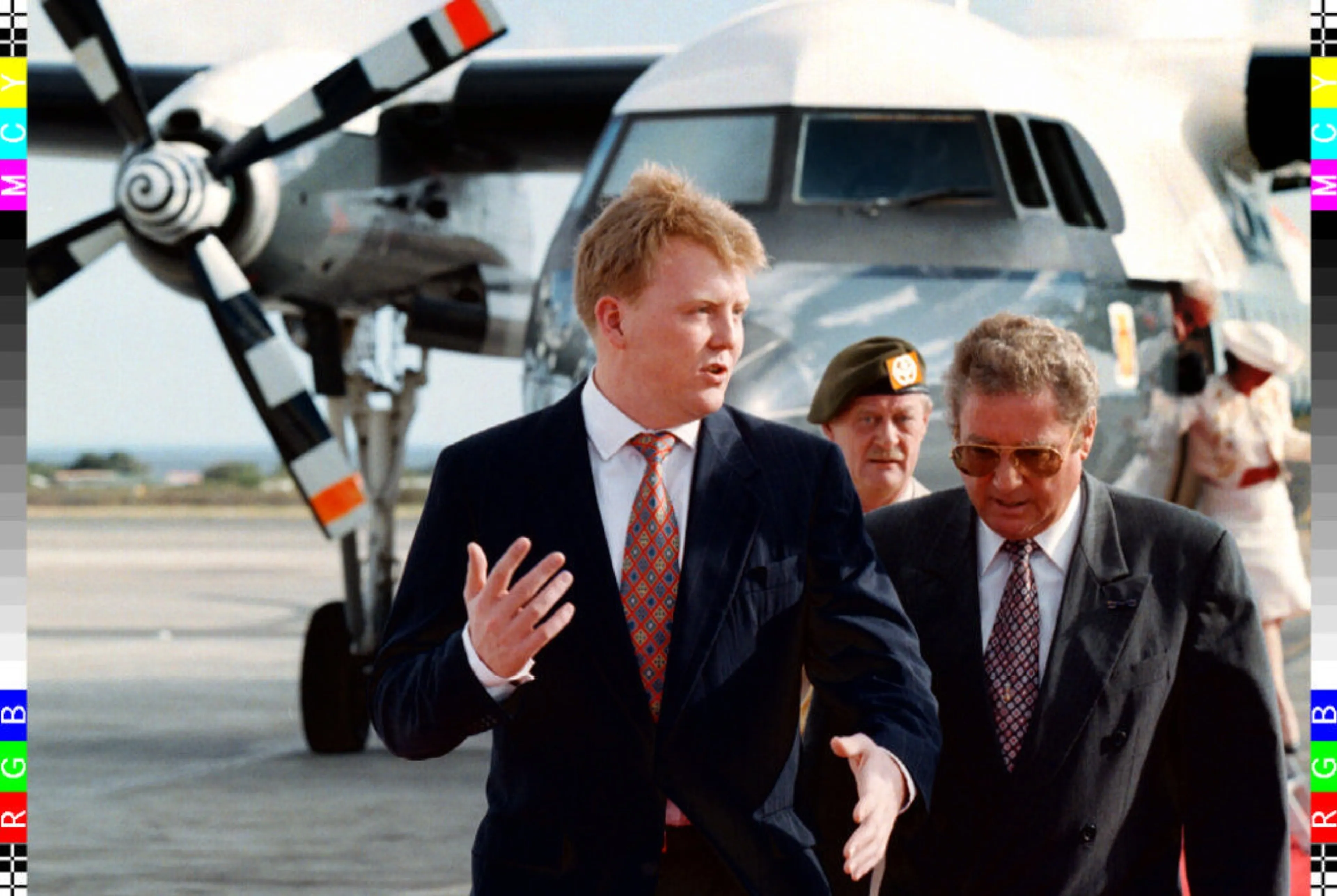 Prins Willem-Alexander arriveert op Aruba.
