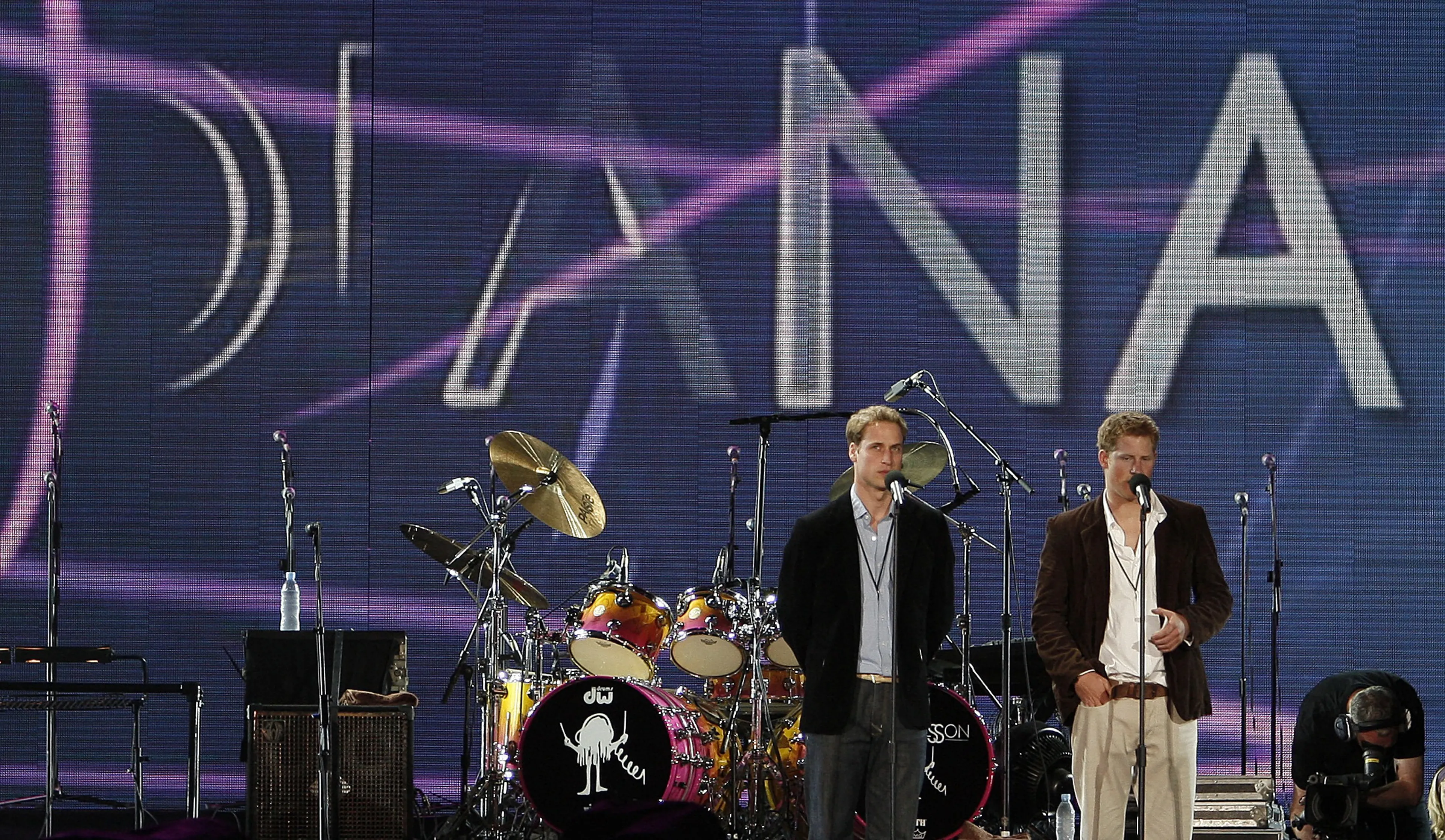 Op 1 juli 2007 organiseren William en Harry een concert ter nagedachtenis aan hun moeder in het Wembley Stadium.