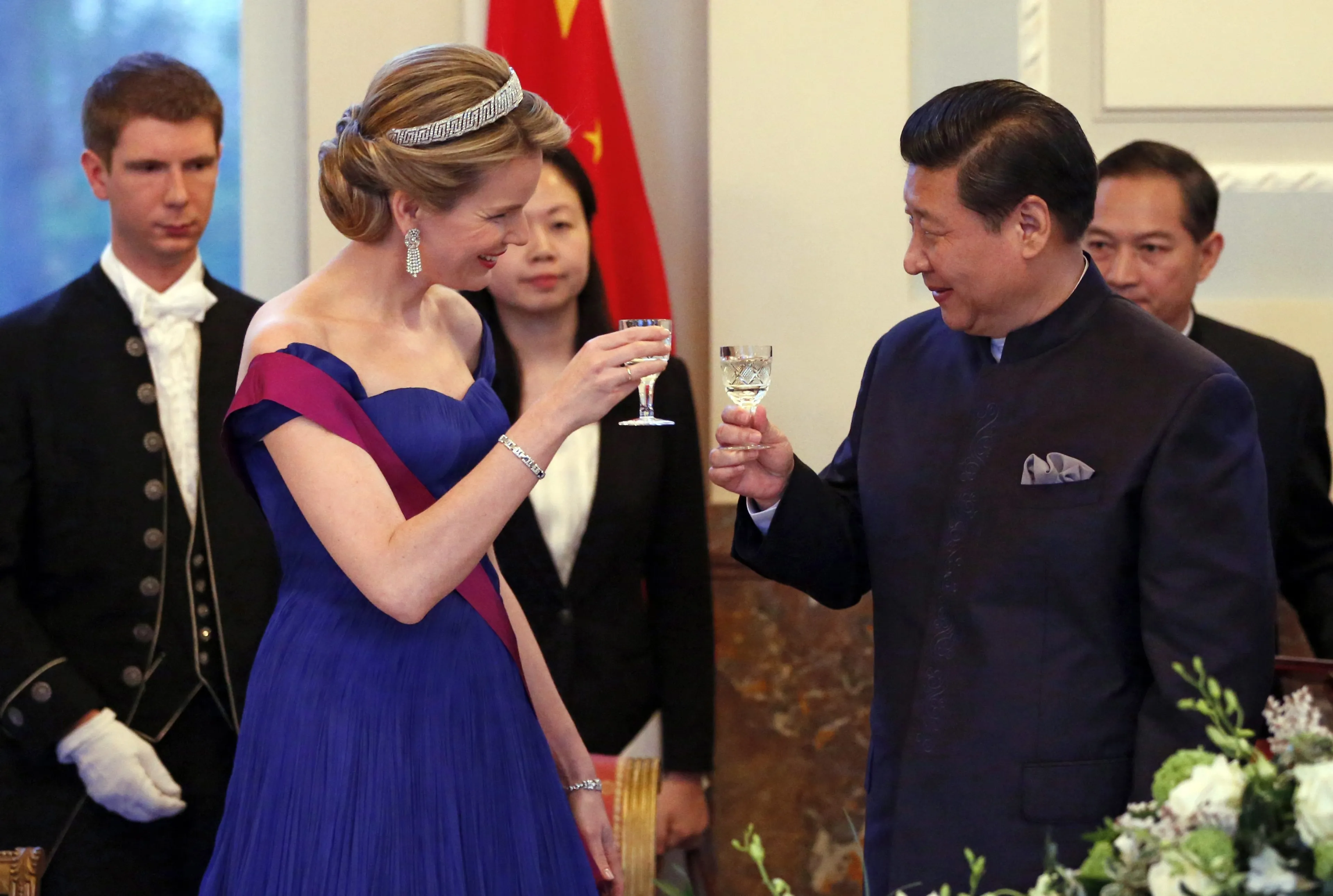 Koningin Mathilde proost met president Xi Jinping (2014).