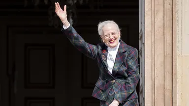 Zien: koningin Margrethe viert 85ste verjaardag met familie én teckel Tillia