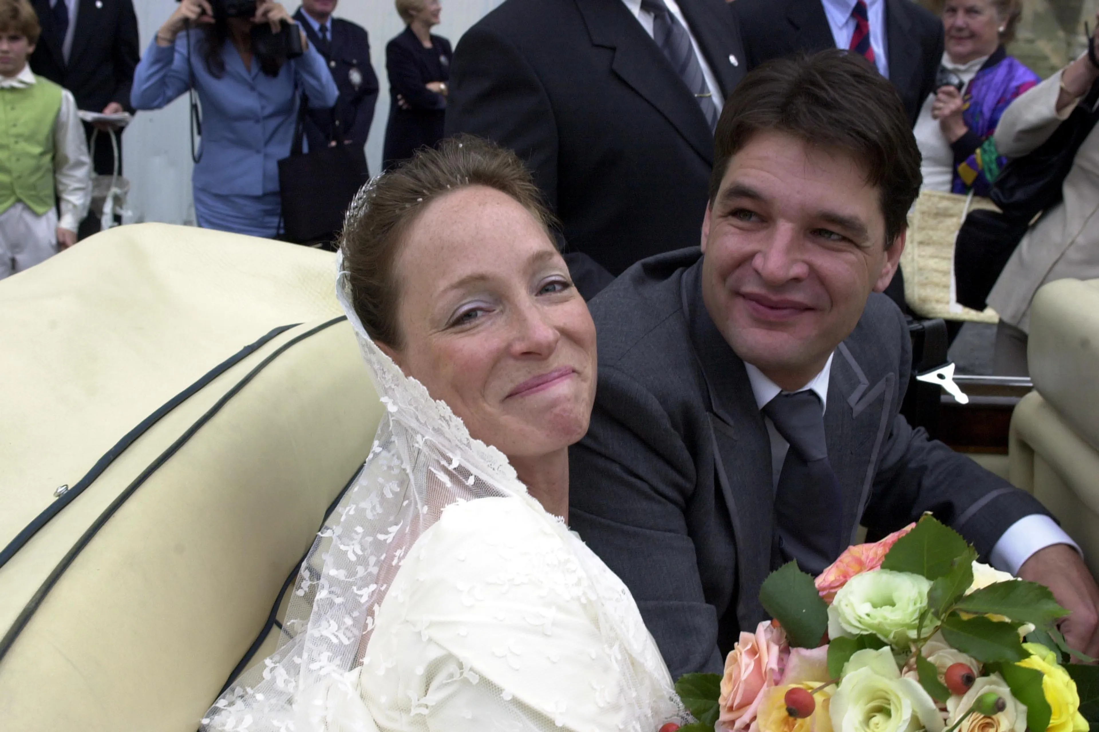 Prinses Margarita en Edwin de Roy van Zuydewijn op hun trouwdag (2001).