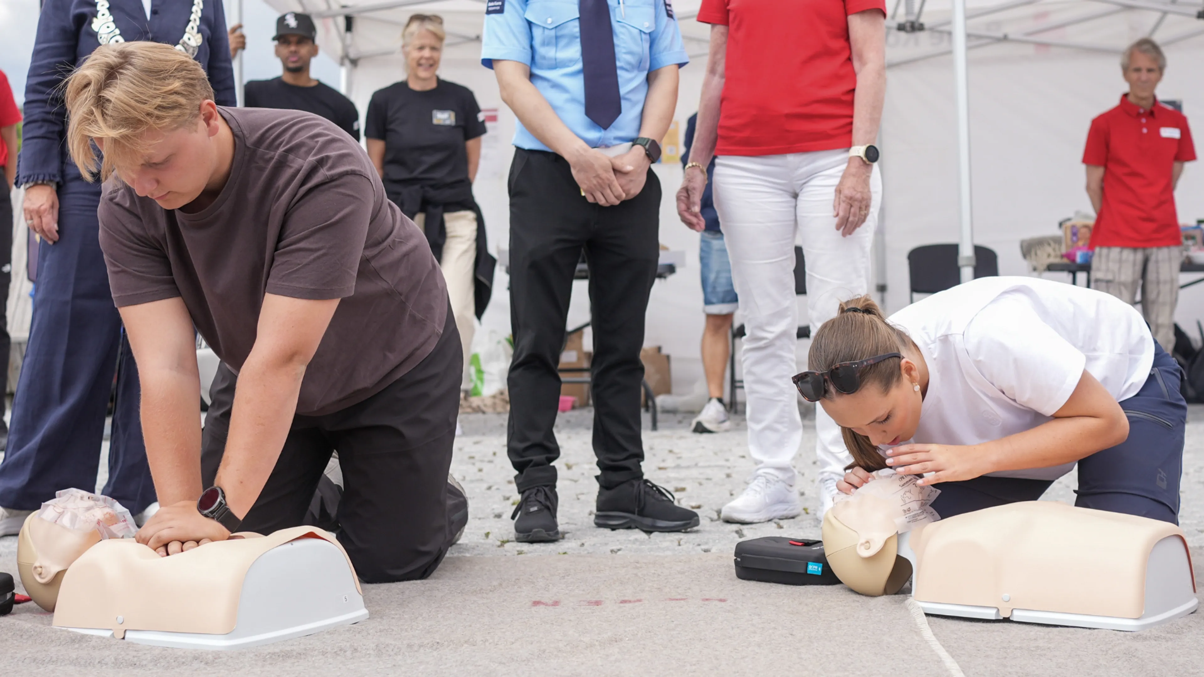 Noorse broer en zus in actie: prinses Ingrid Alexandra en prins Sverre Magnus trainen met Rode Kruis