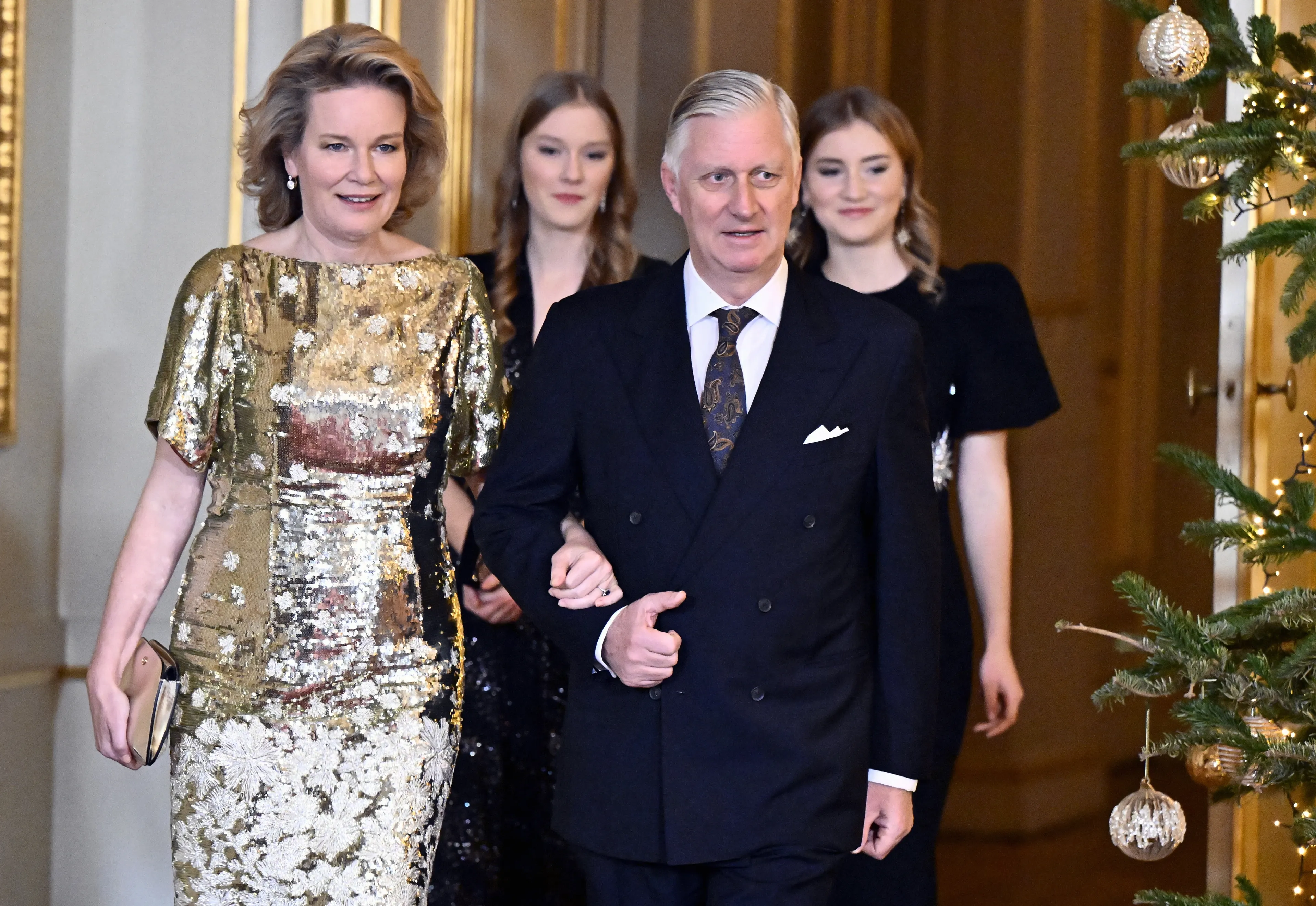 Filip en Mathilde met hun dochters op het jaarlijkse Kerst Concert in het koninklijk paleis (2025).