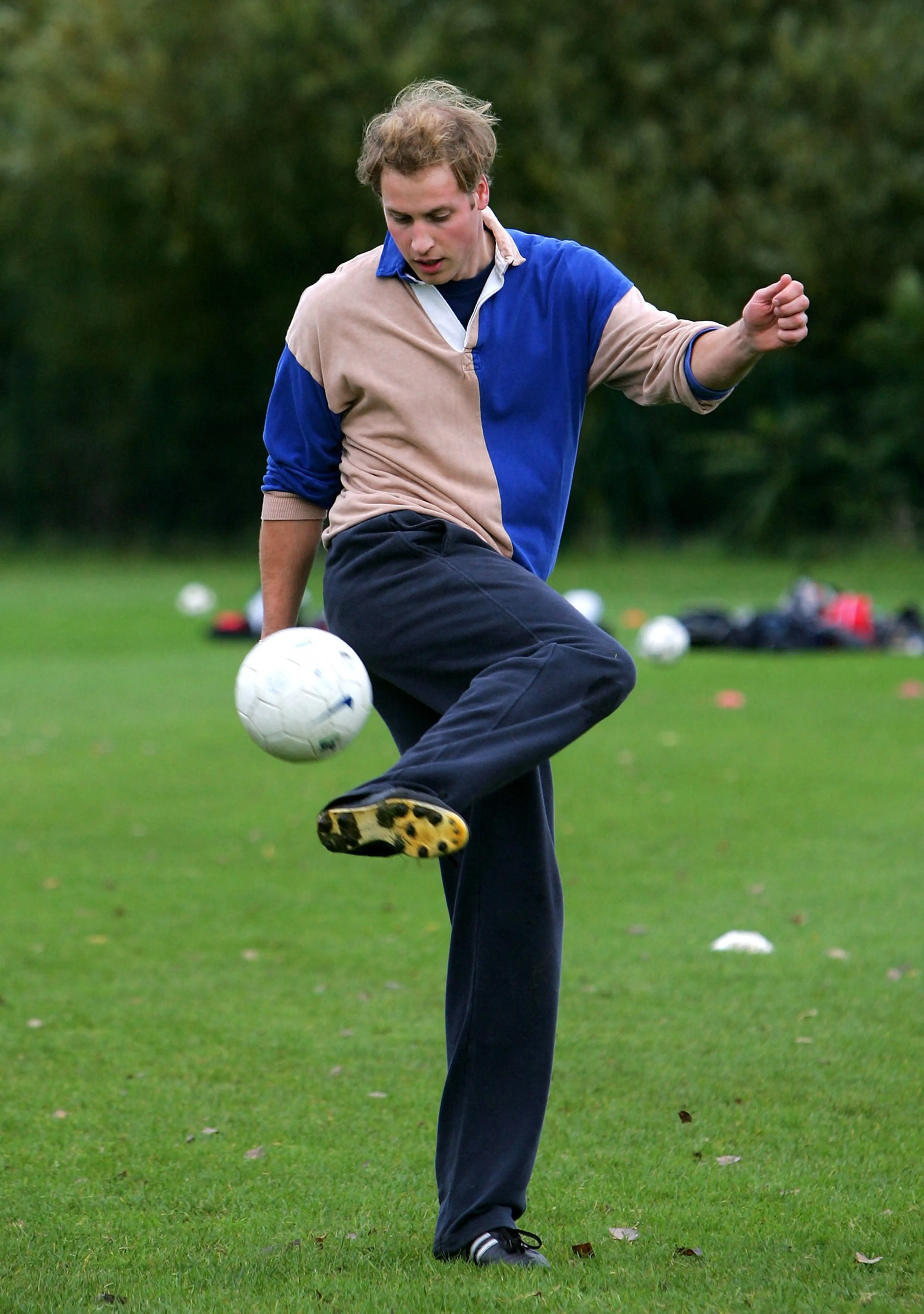 William aan het voetballen (2005).