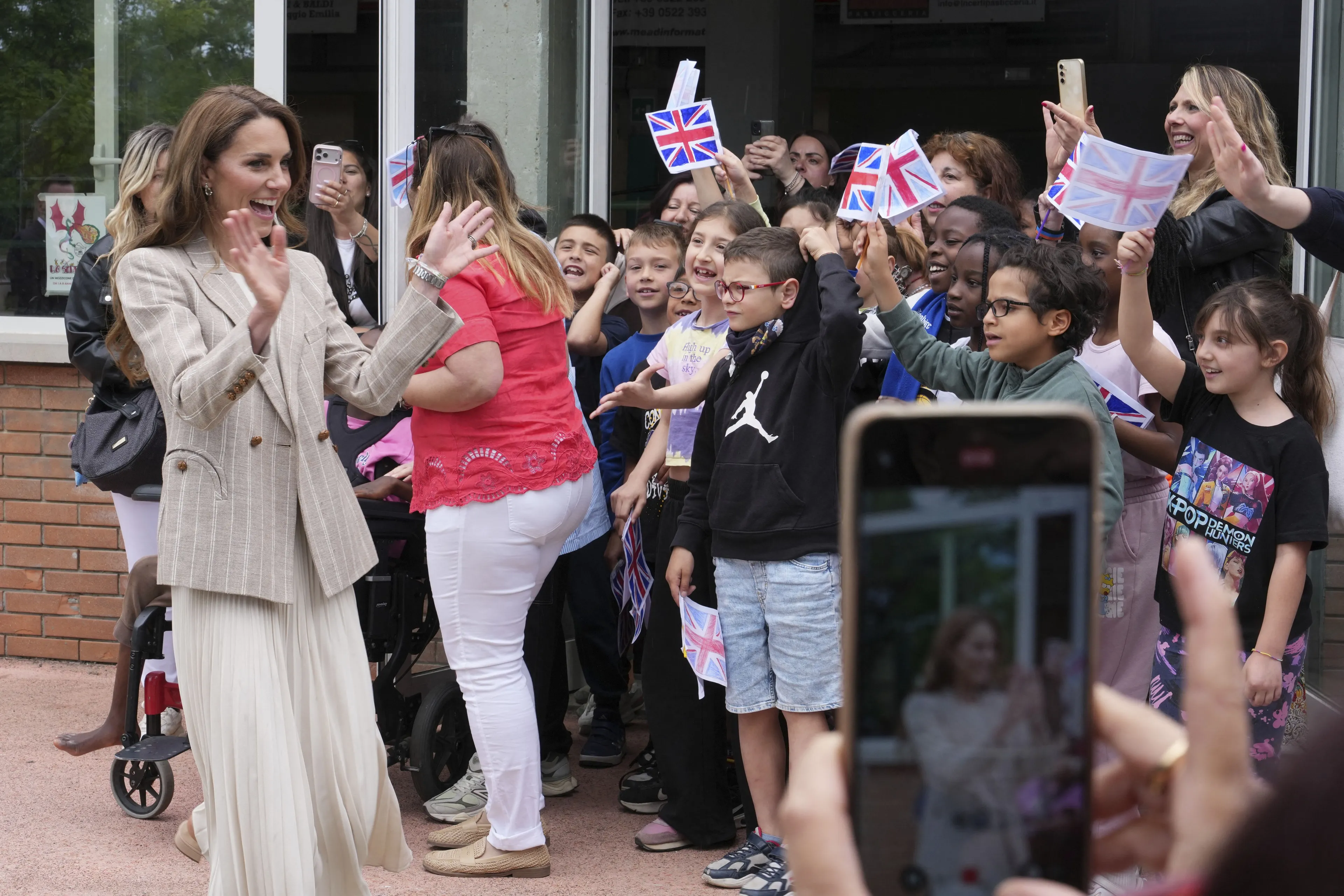 Ook op de tweede dag wordt Catherine warm onthaald.