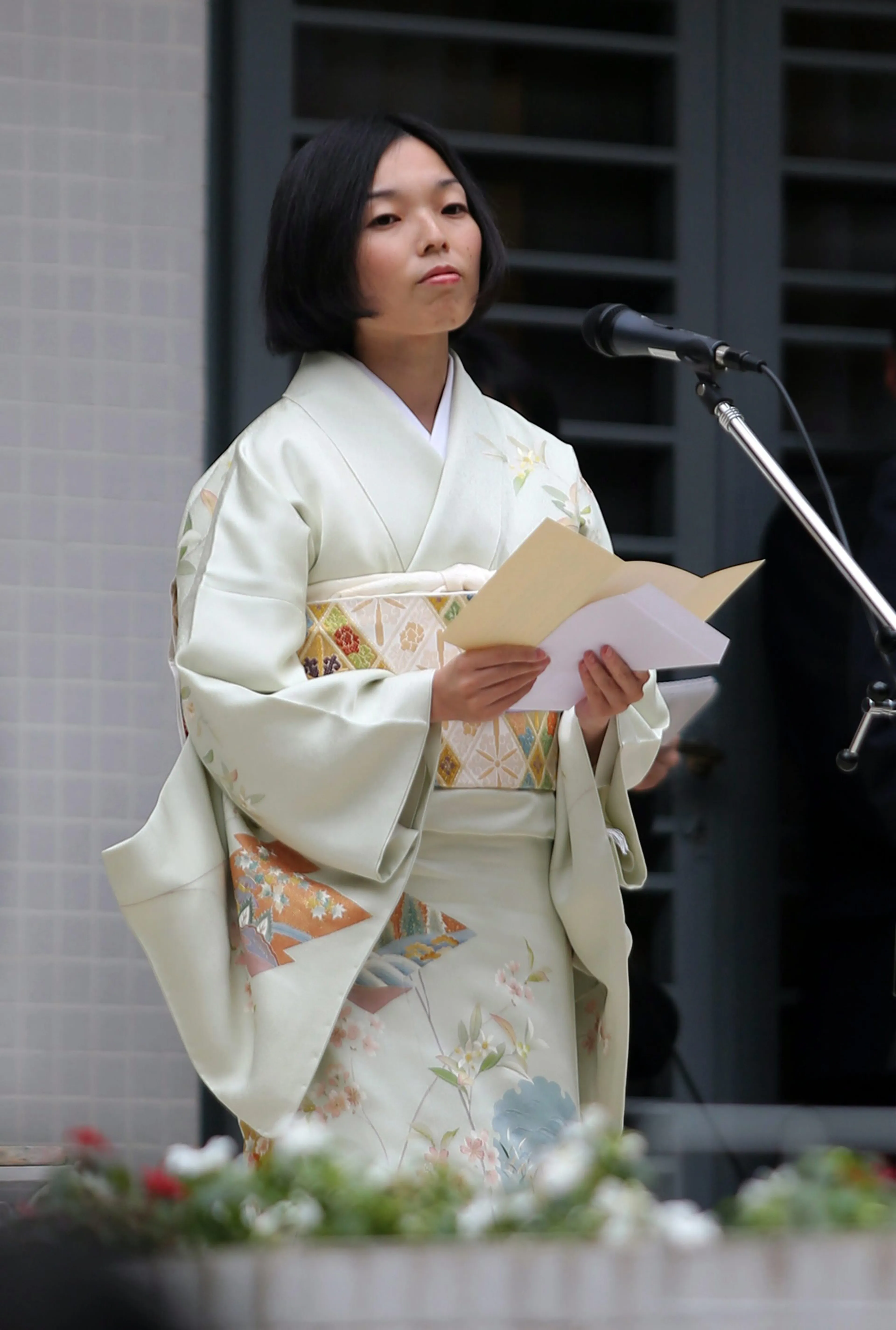 Prinses Akiko aan het speechen (2013).