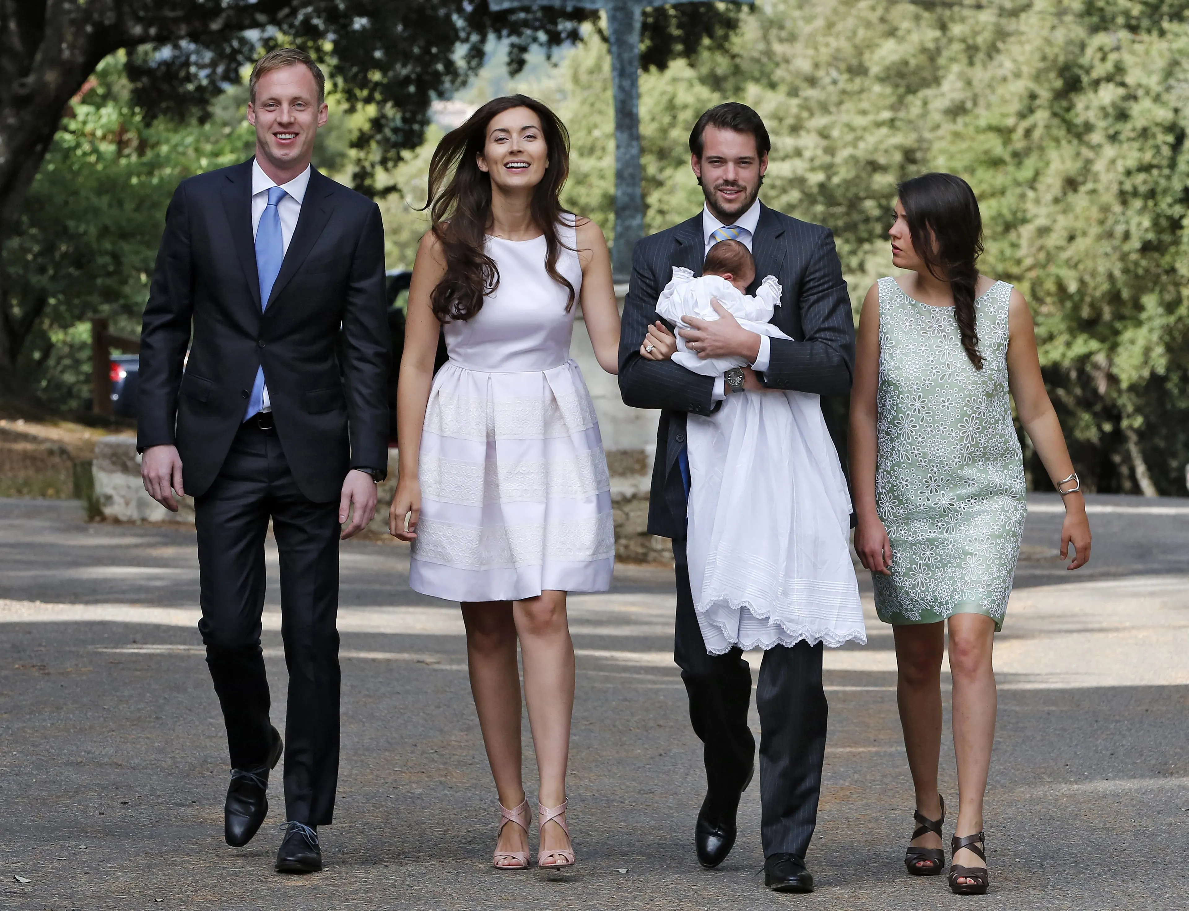 Félix en Claire met de peetouders van Amalia.