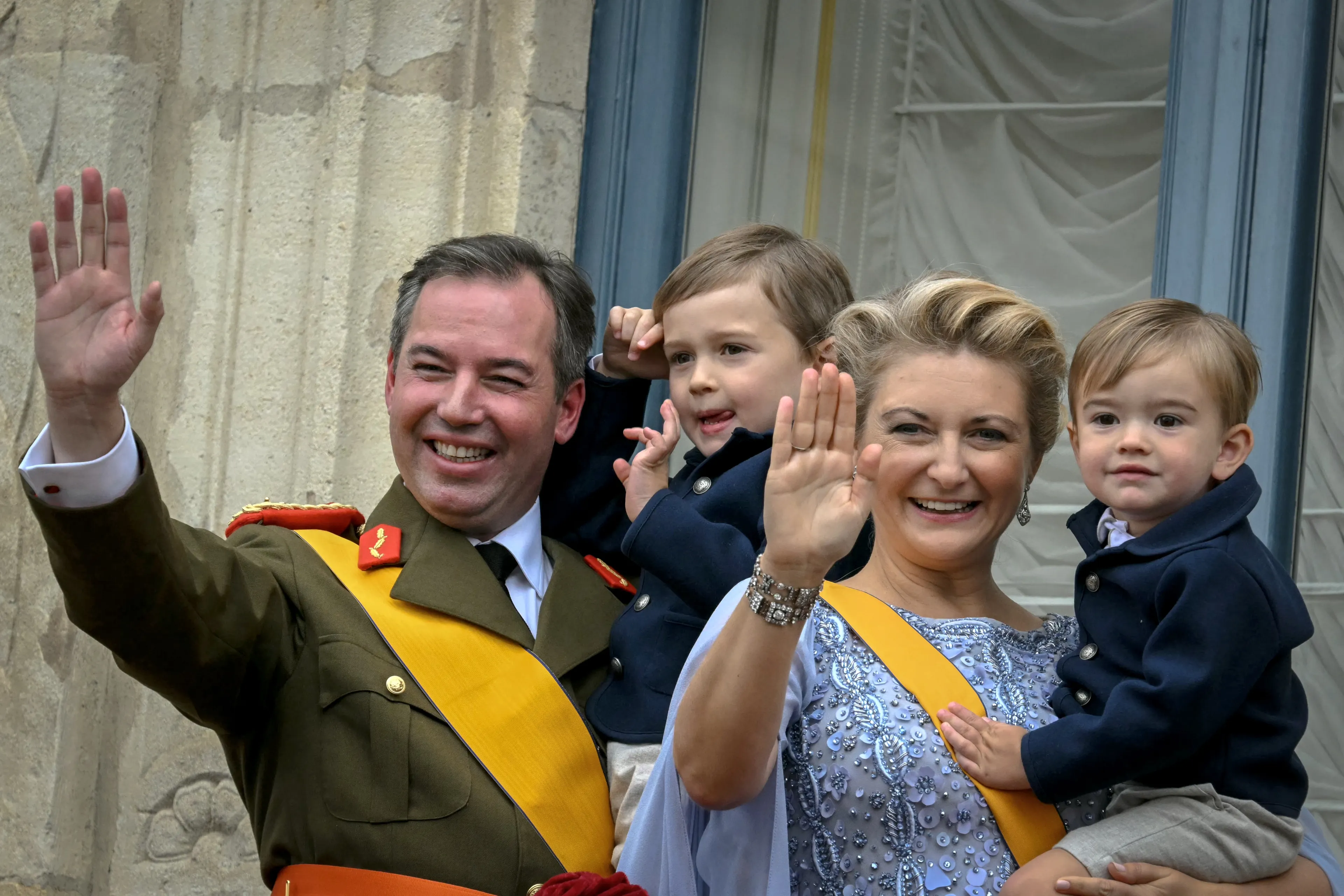 Groothertog Guillaume, groothertogin Stéphanie, prins Charles en prins François bij de troonswisseling (2025).