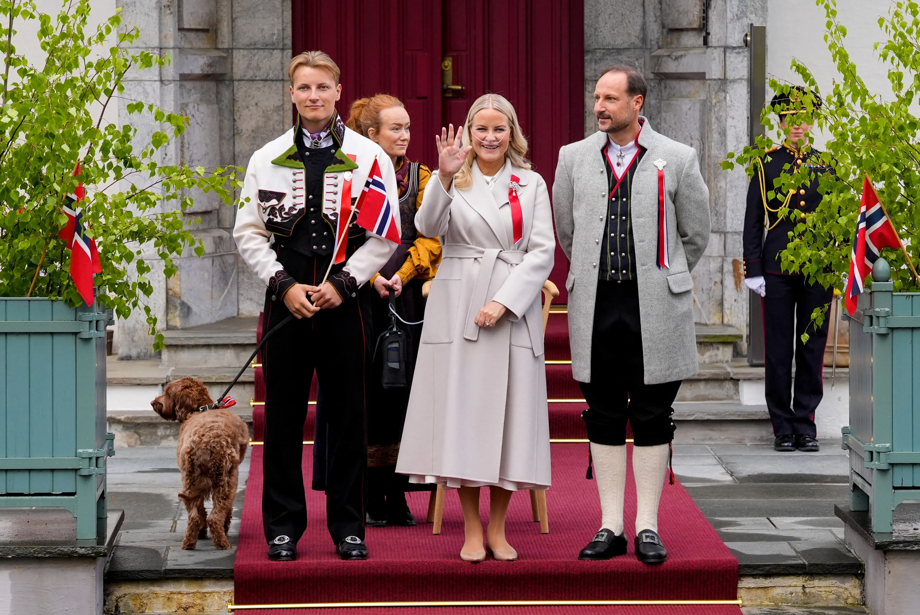 Kroonprins Haakon, kroonprinses Mette-Marit en prins Sverre-Magnus.