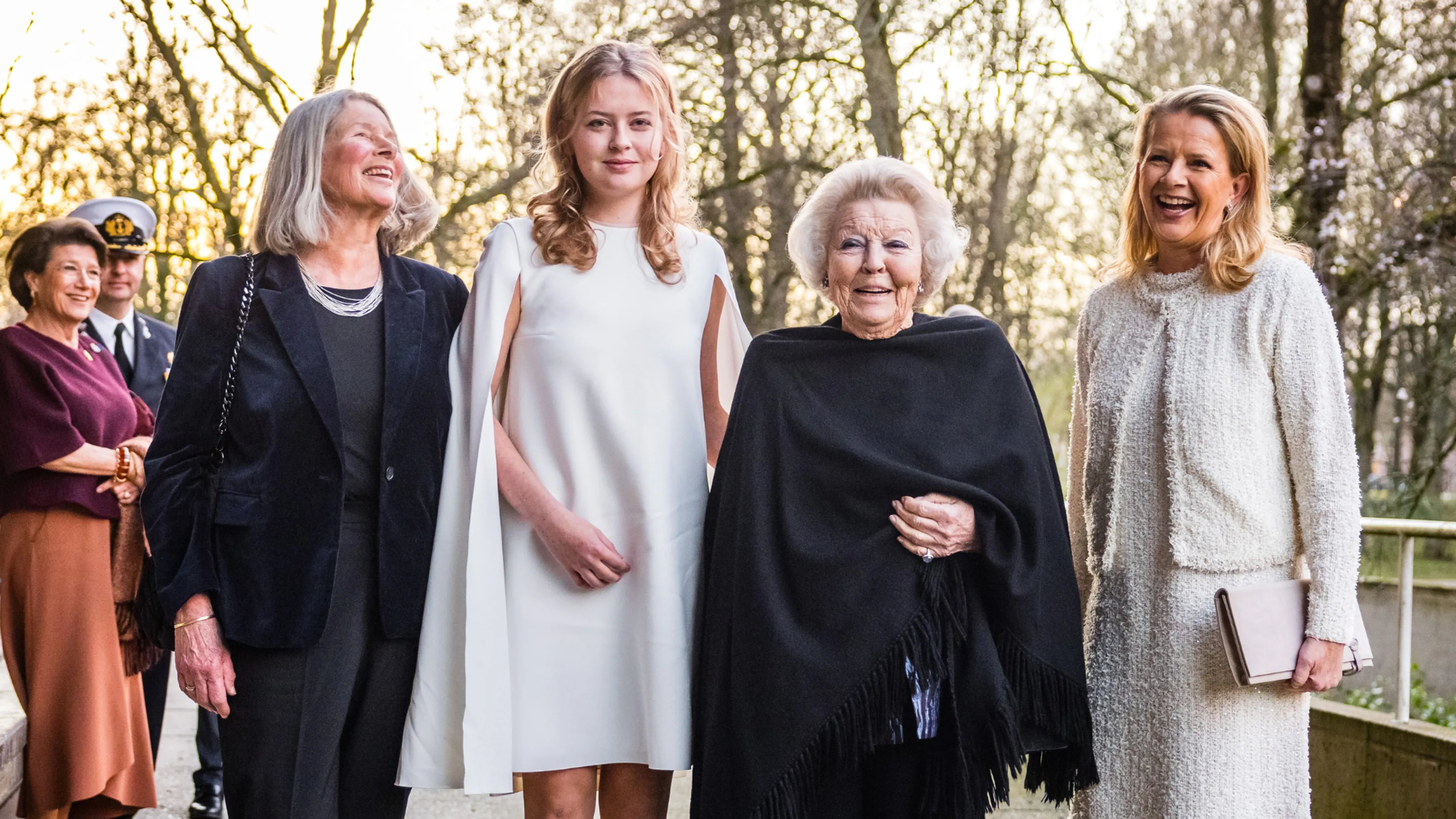 Prinses Beatrix met schoondochter en kleindochter bij uitreiking Prins Friso Ingenieursprijs