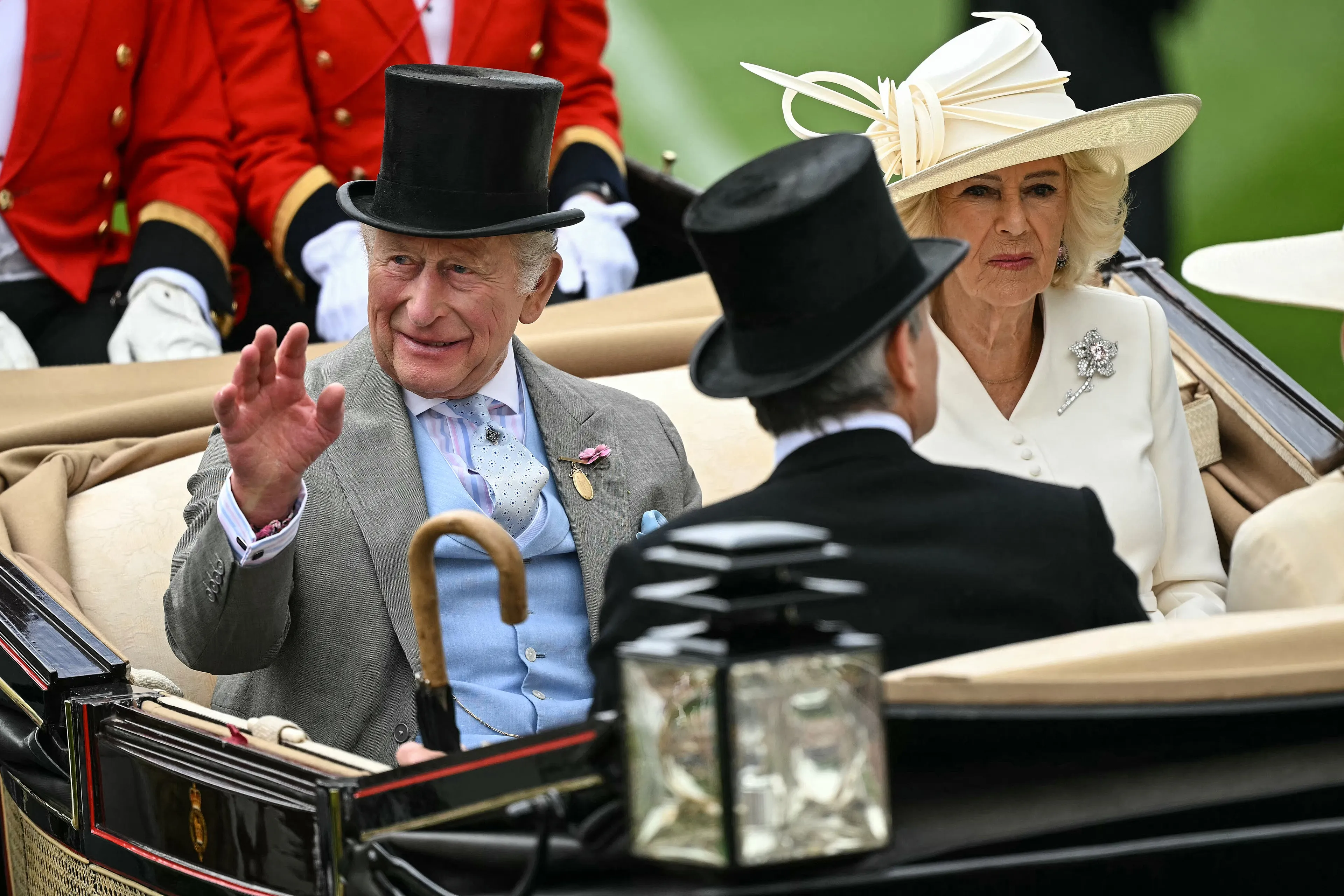 Koning Charles en koningin Camilla op dag 2 van Royal Ascot.