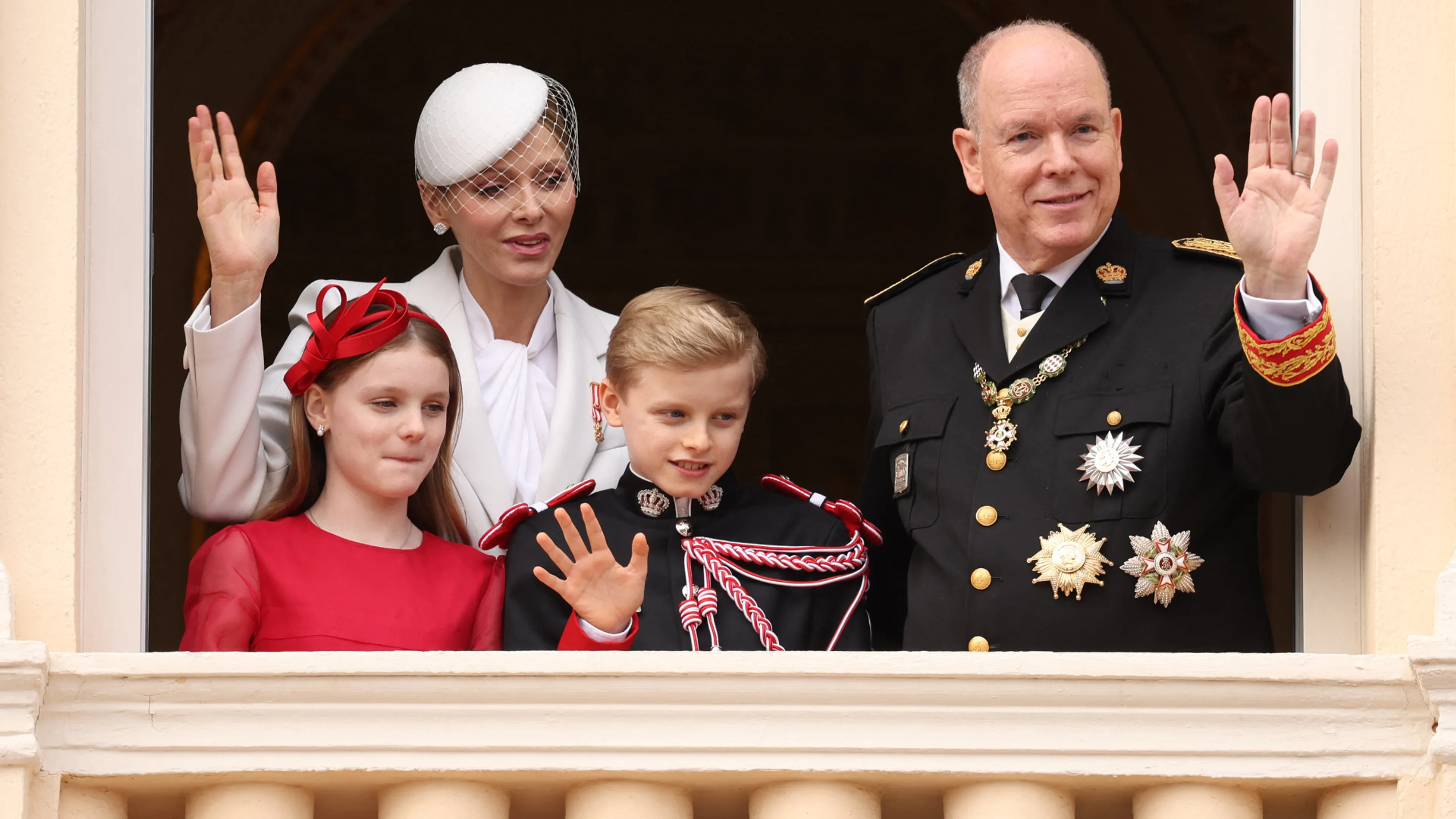 Dit is 'm: dé kerstkaart van prins Albert en prinses Charlène met hun kinderen