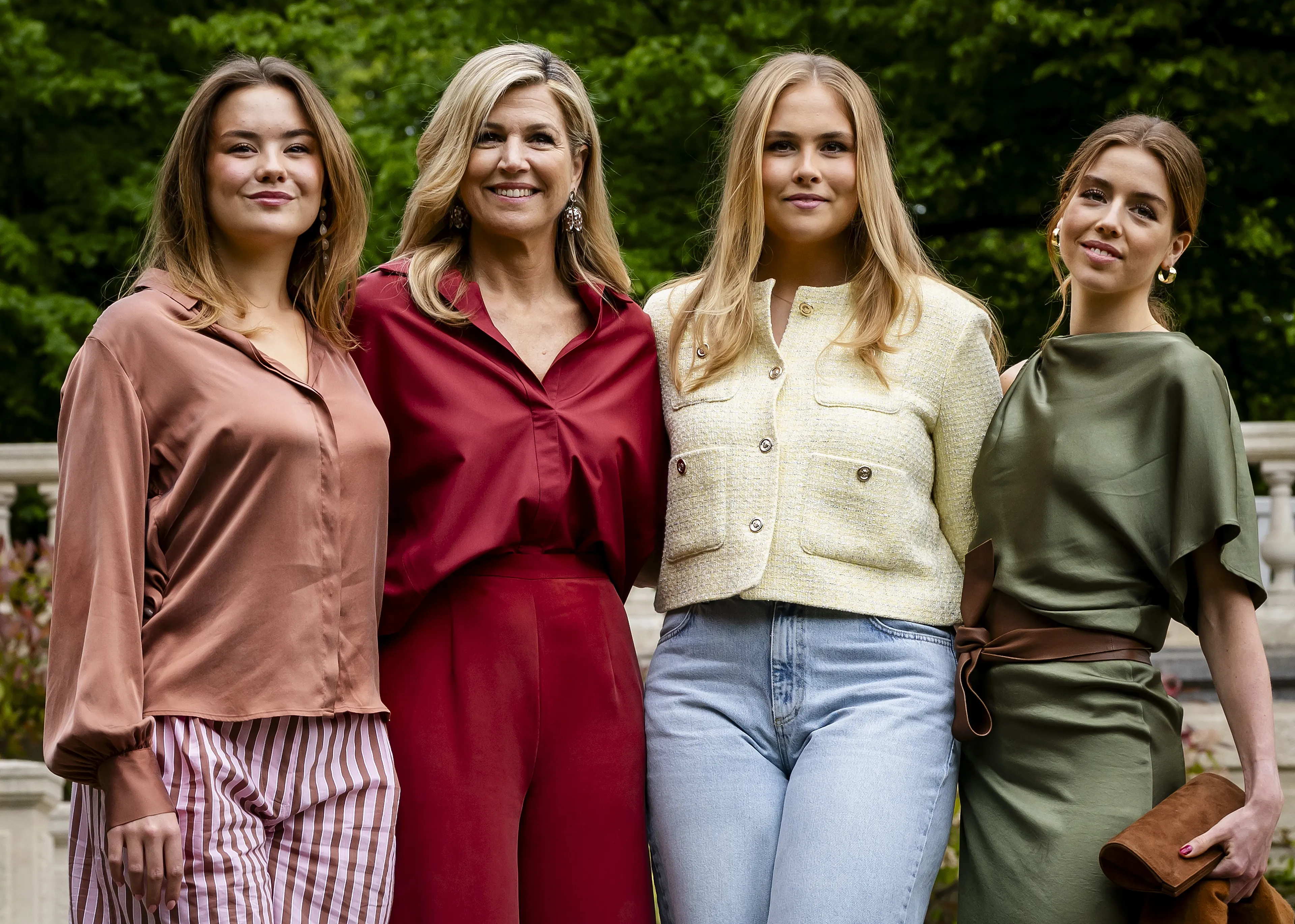 Koningin Máxima met haar drie dochters.