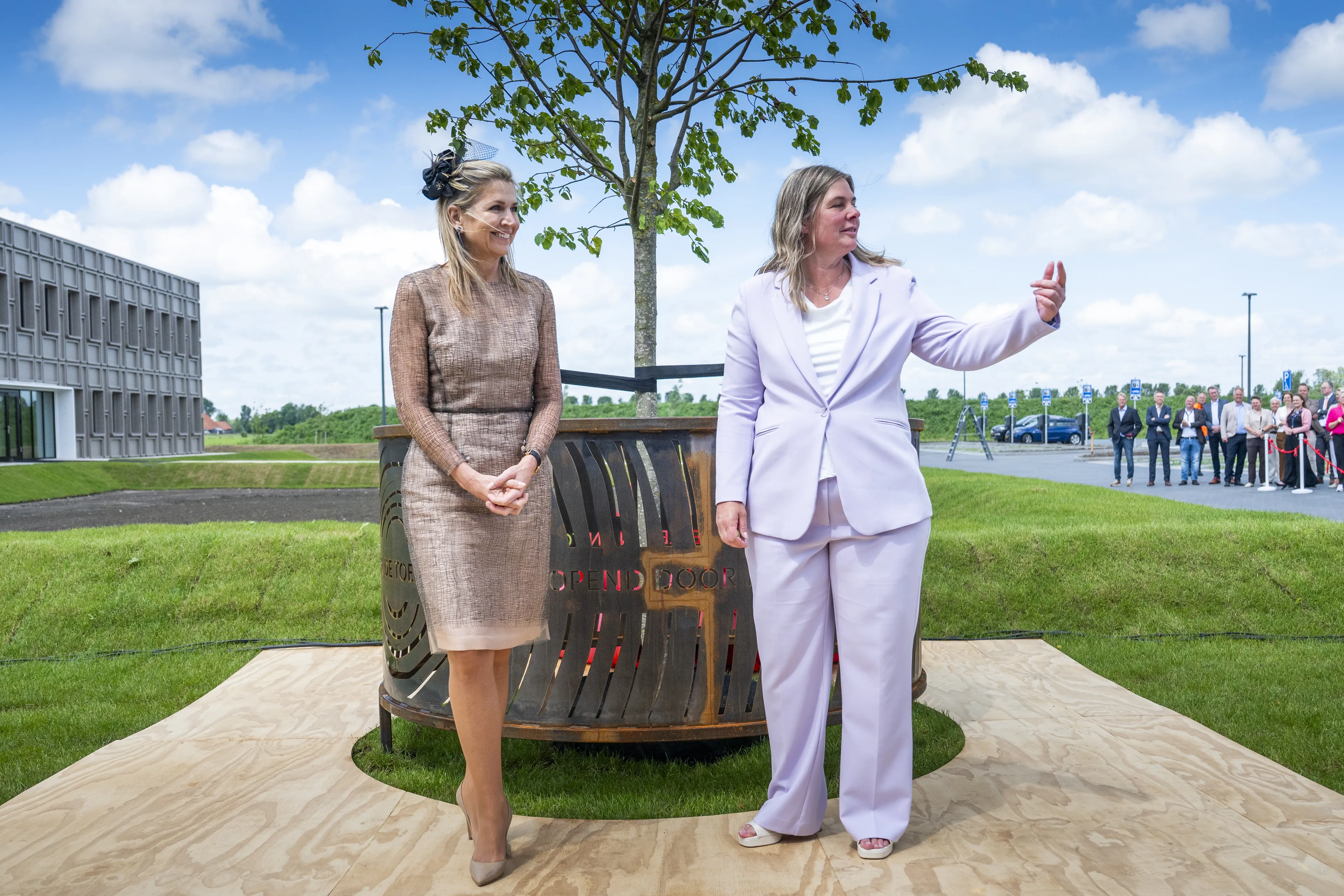 3 juni: Koningin Máxima tijdens de opening van het Werklandschap van de Toekomst van Omrin in Heerenveen.
