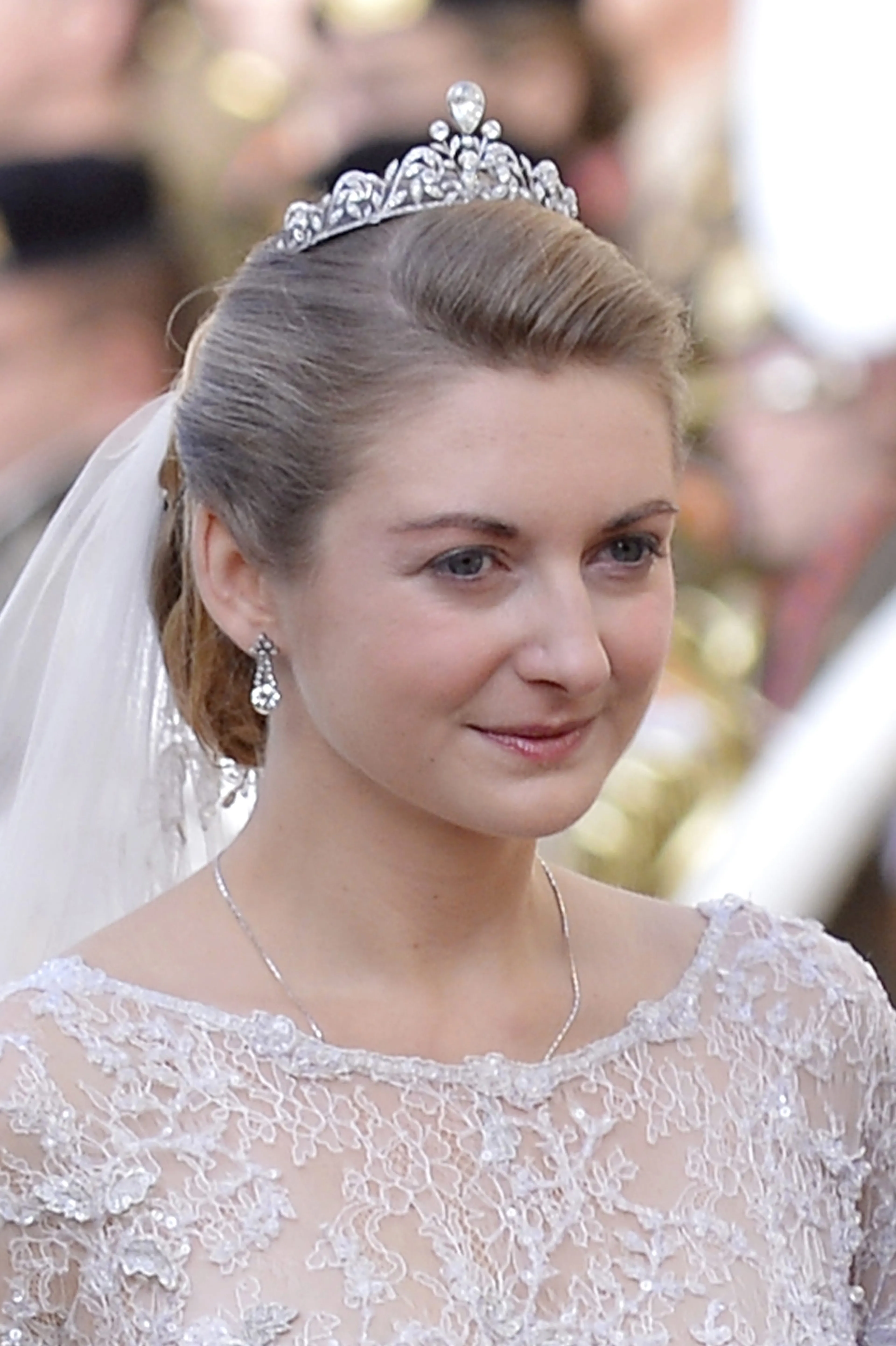 De bruid draagt de Lannoy tiara, een juweel uit haar eigen familie.