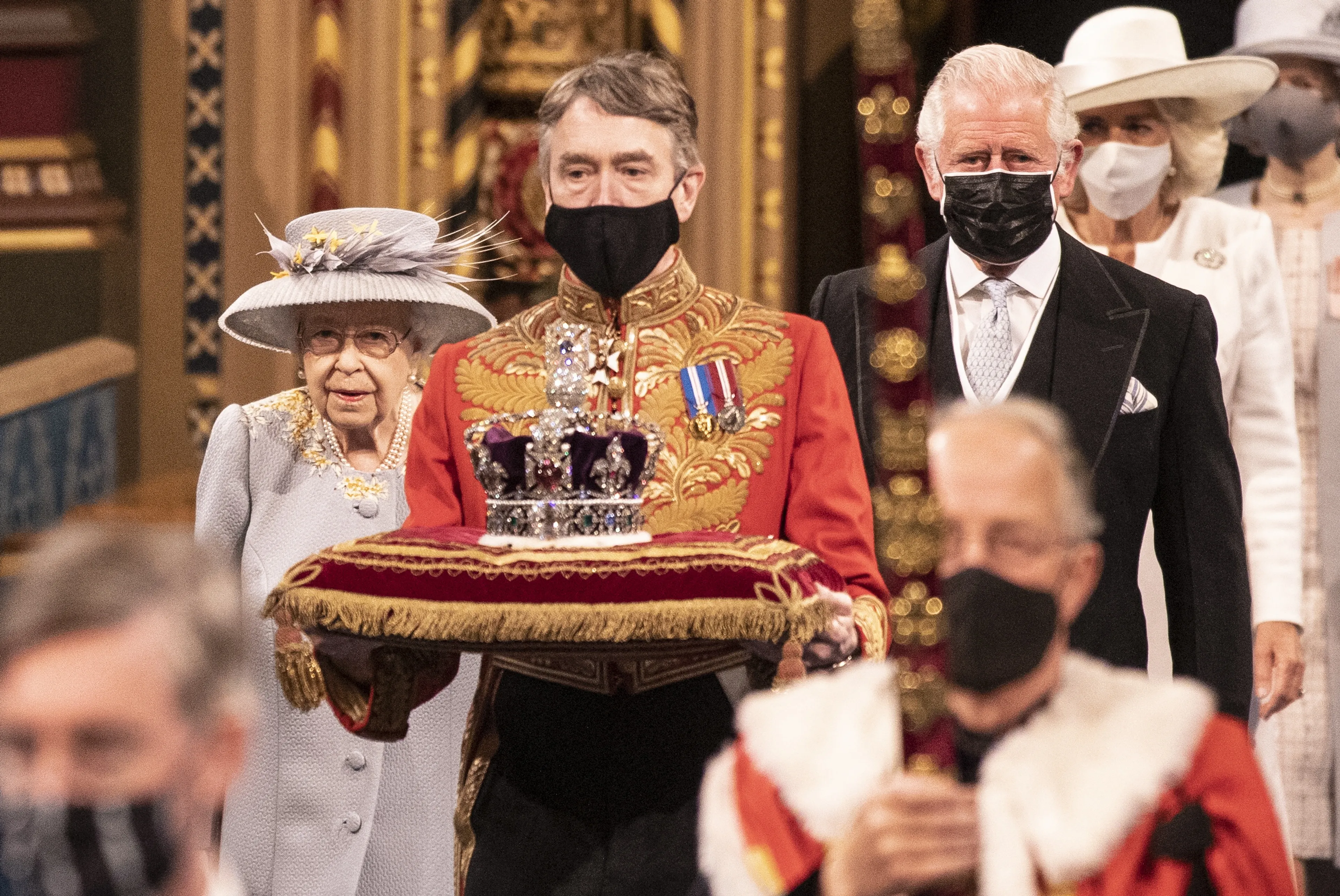 Elizabeth en Charles achter de kroon (2021).