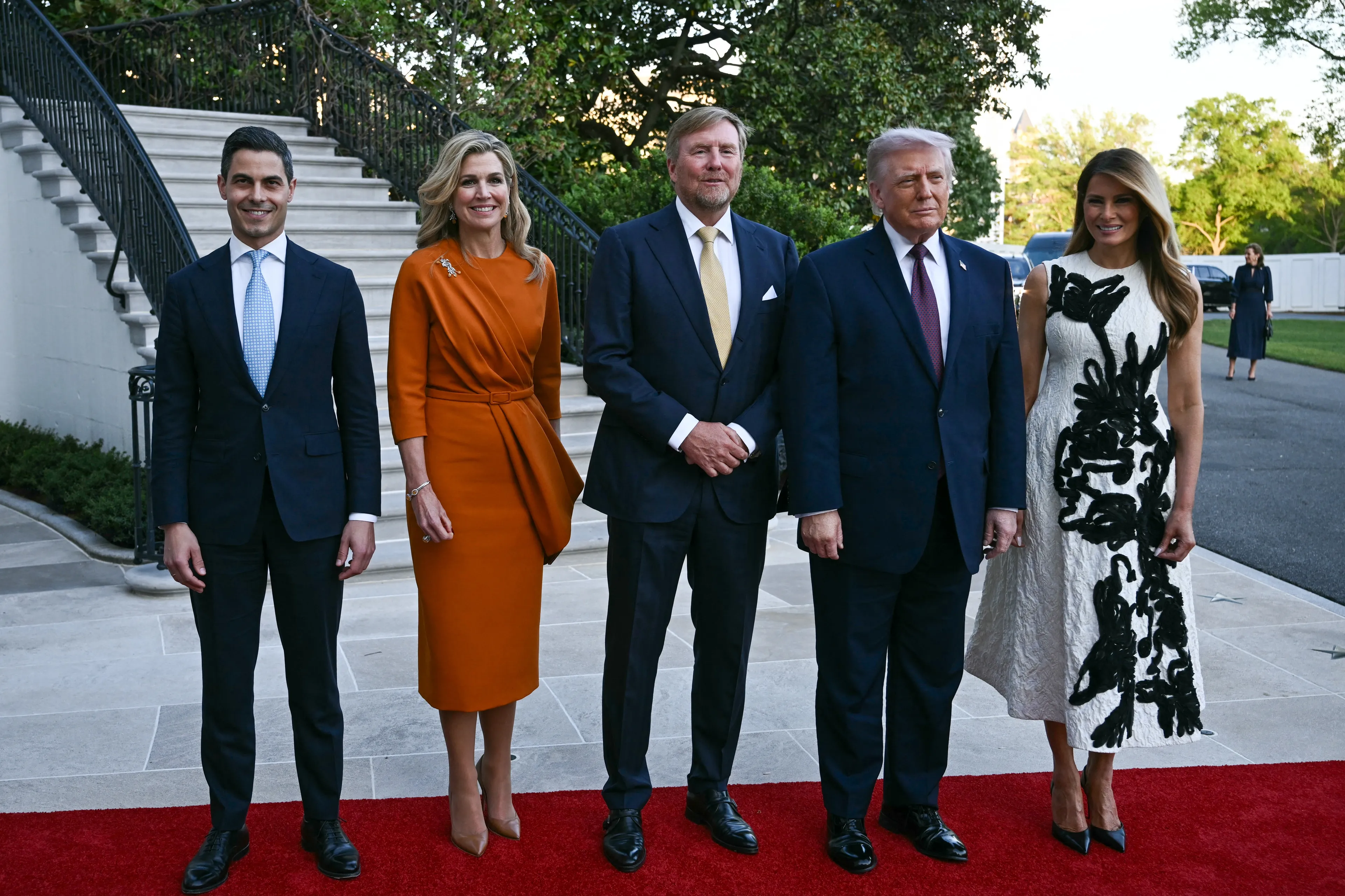 Het koningspaar samen met minister-president Jetten bij Donald Trump en Melania Trump.