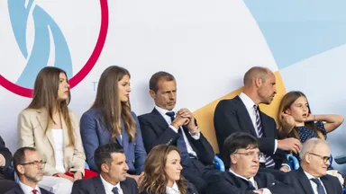 Britse en Spaanse troonopvolgers genieten van zinderende EK-finale