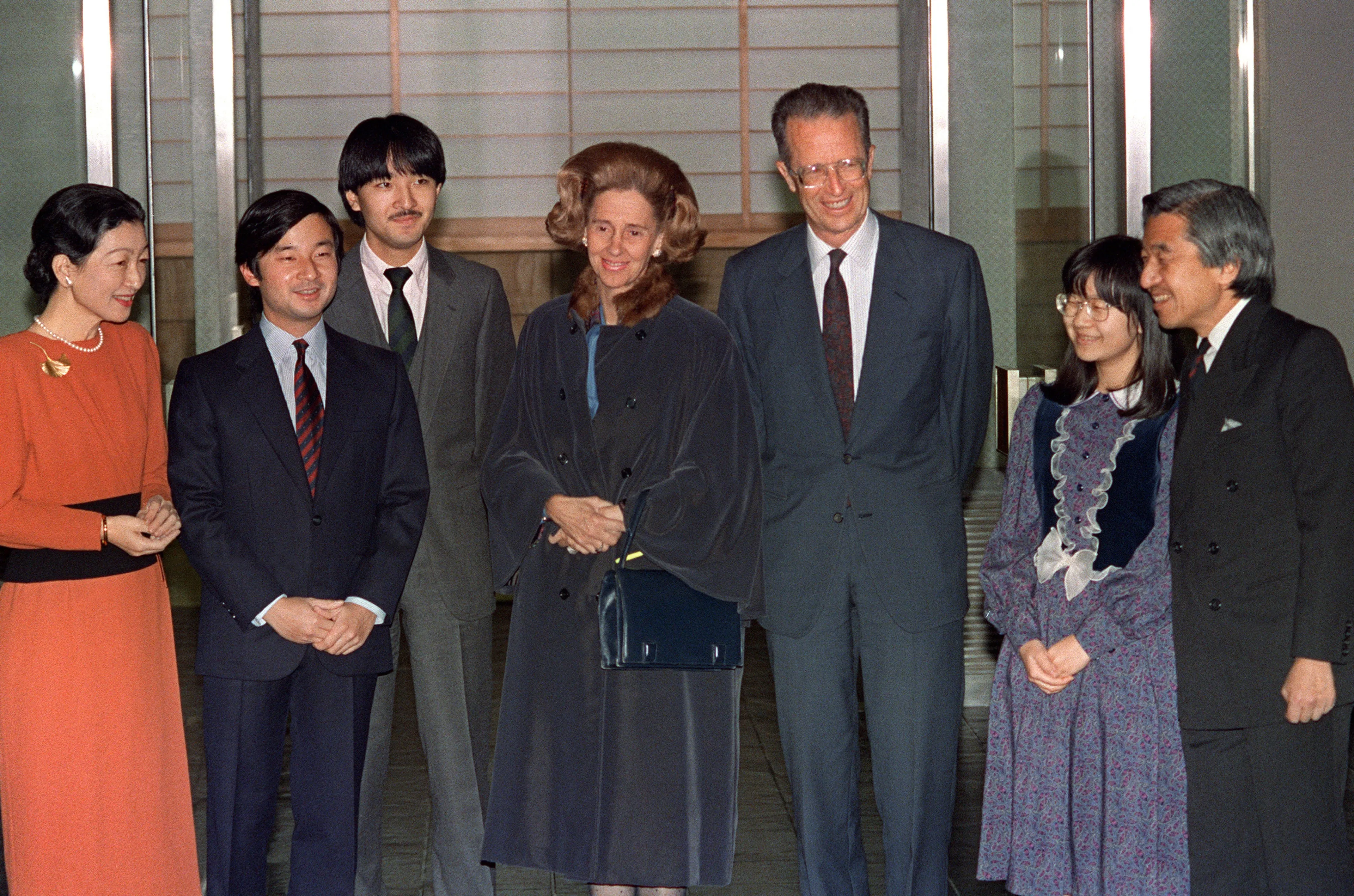 Koning Boudewijn en koningin Fabiola met de Japanse keizerlijke familie in 1987.