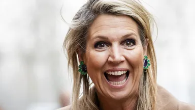 Wil je zien: koningin Máxima zingt 'We are family' samen met haar vriendinnen