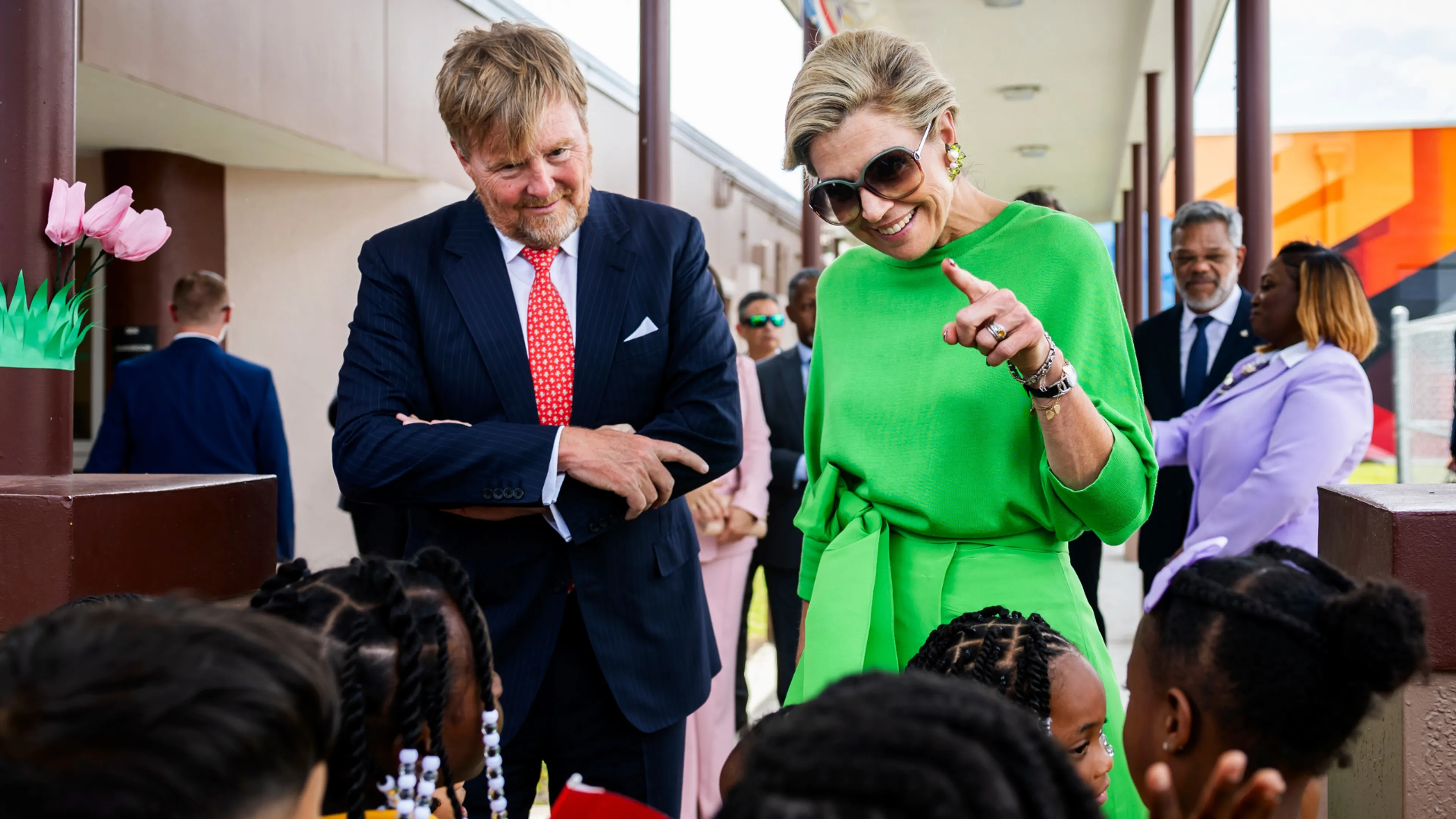 Koningin Máxima zingt met leerlingen in Miami
