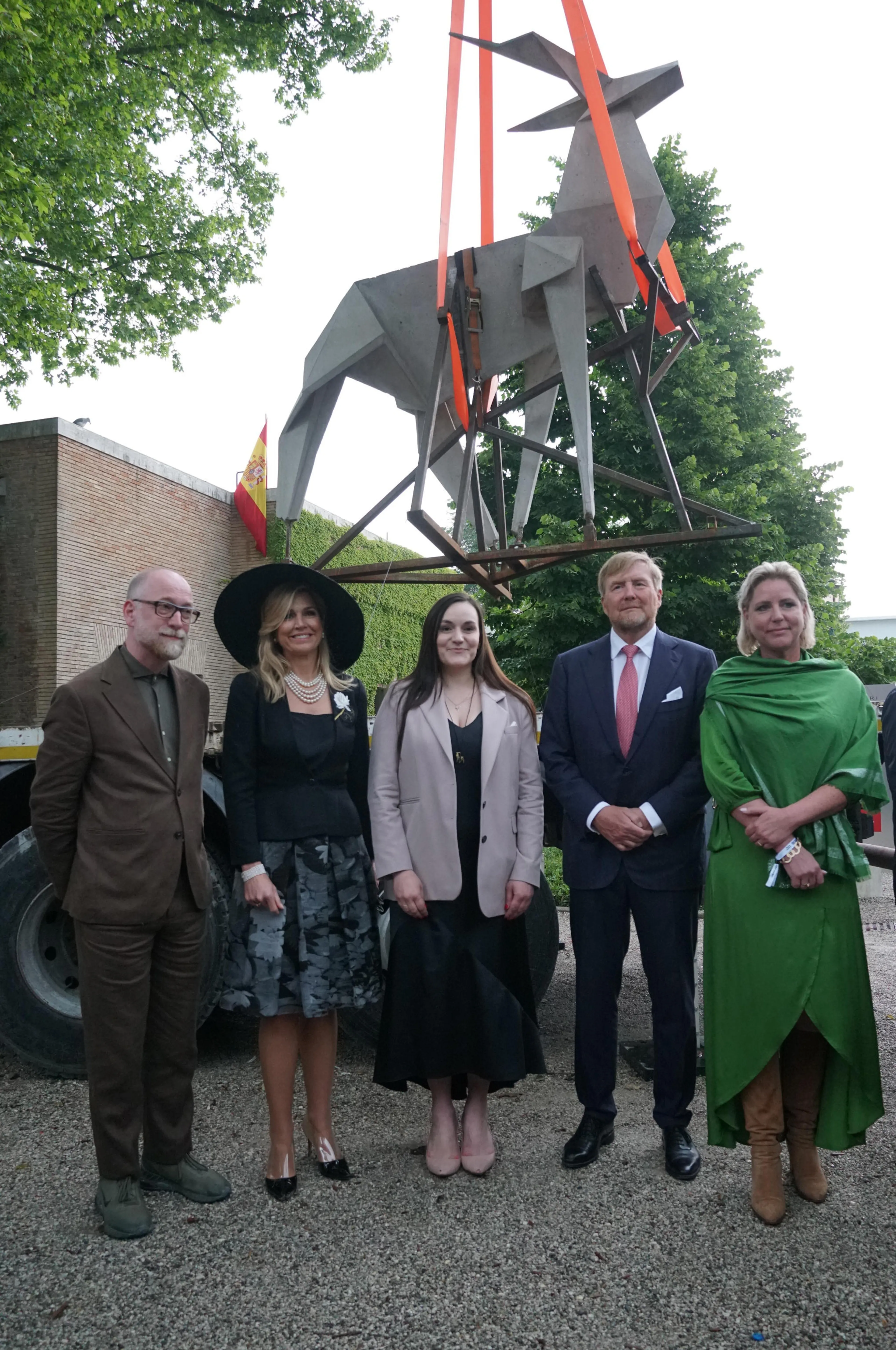 Het koningspaar bezoekt ook nog de installatie van Oekraïne.