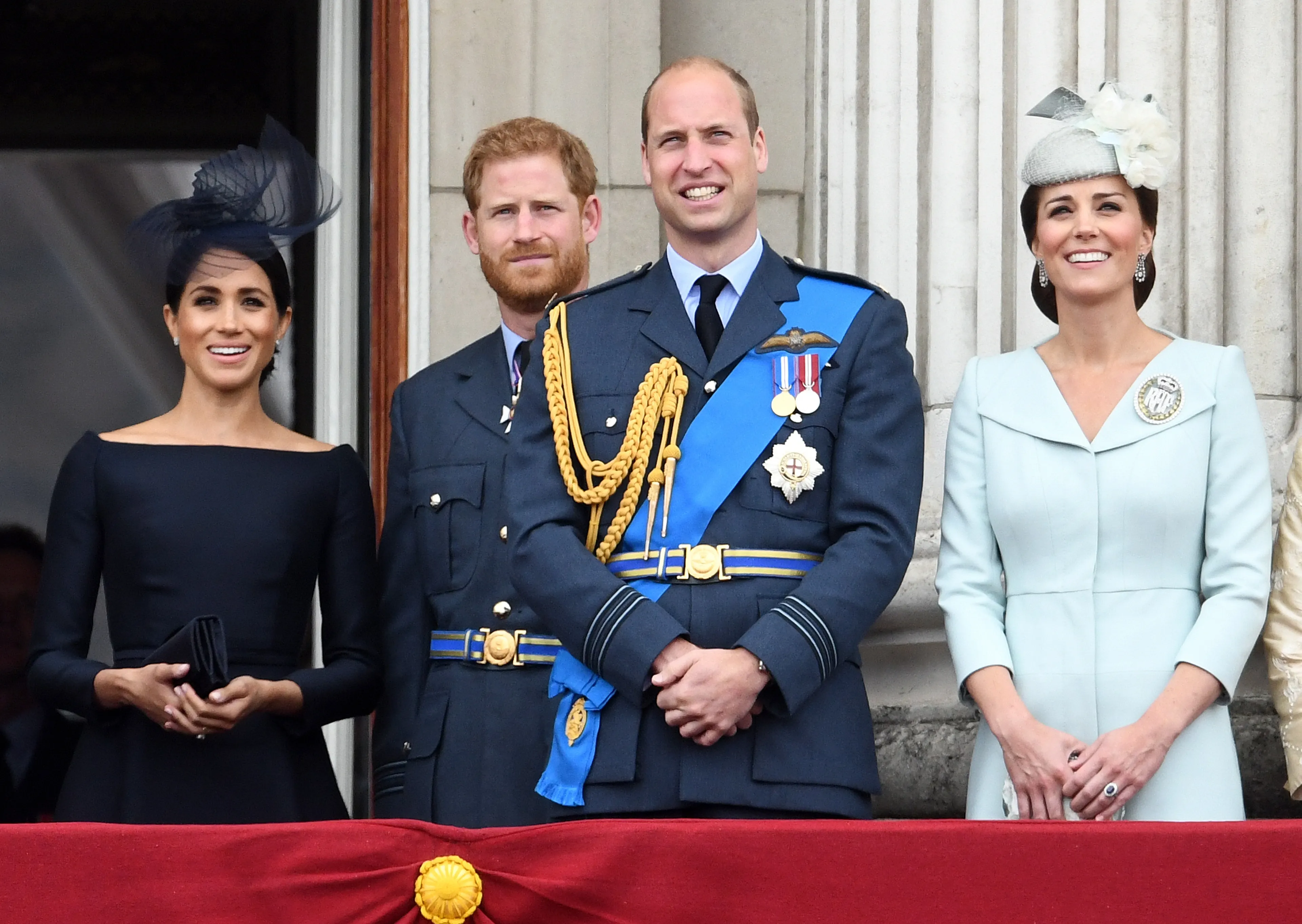 Prins Harry en Meghan naast prins William en Catherine (2018).