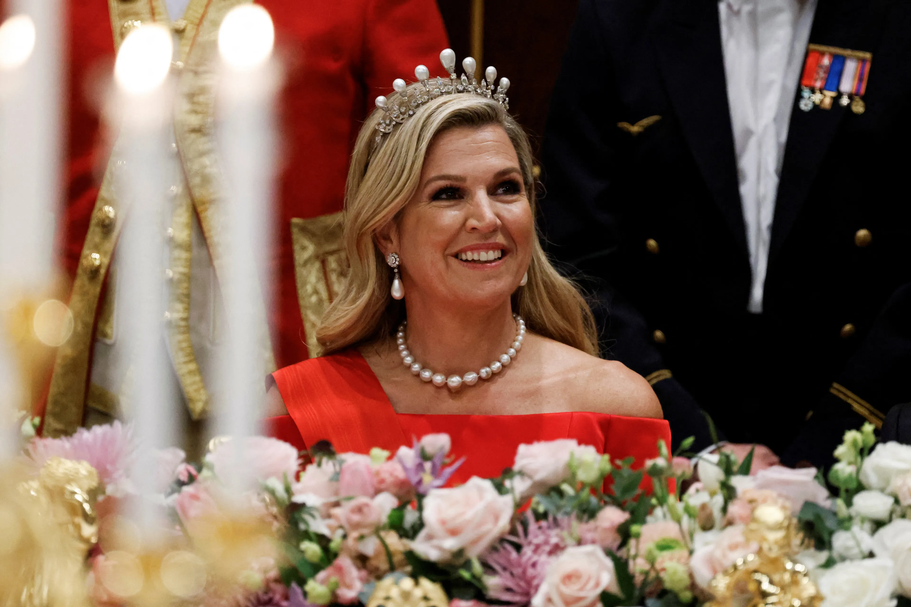 De koningin tijdens het staatsbanket met de Franse president (2023).