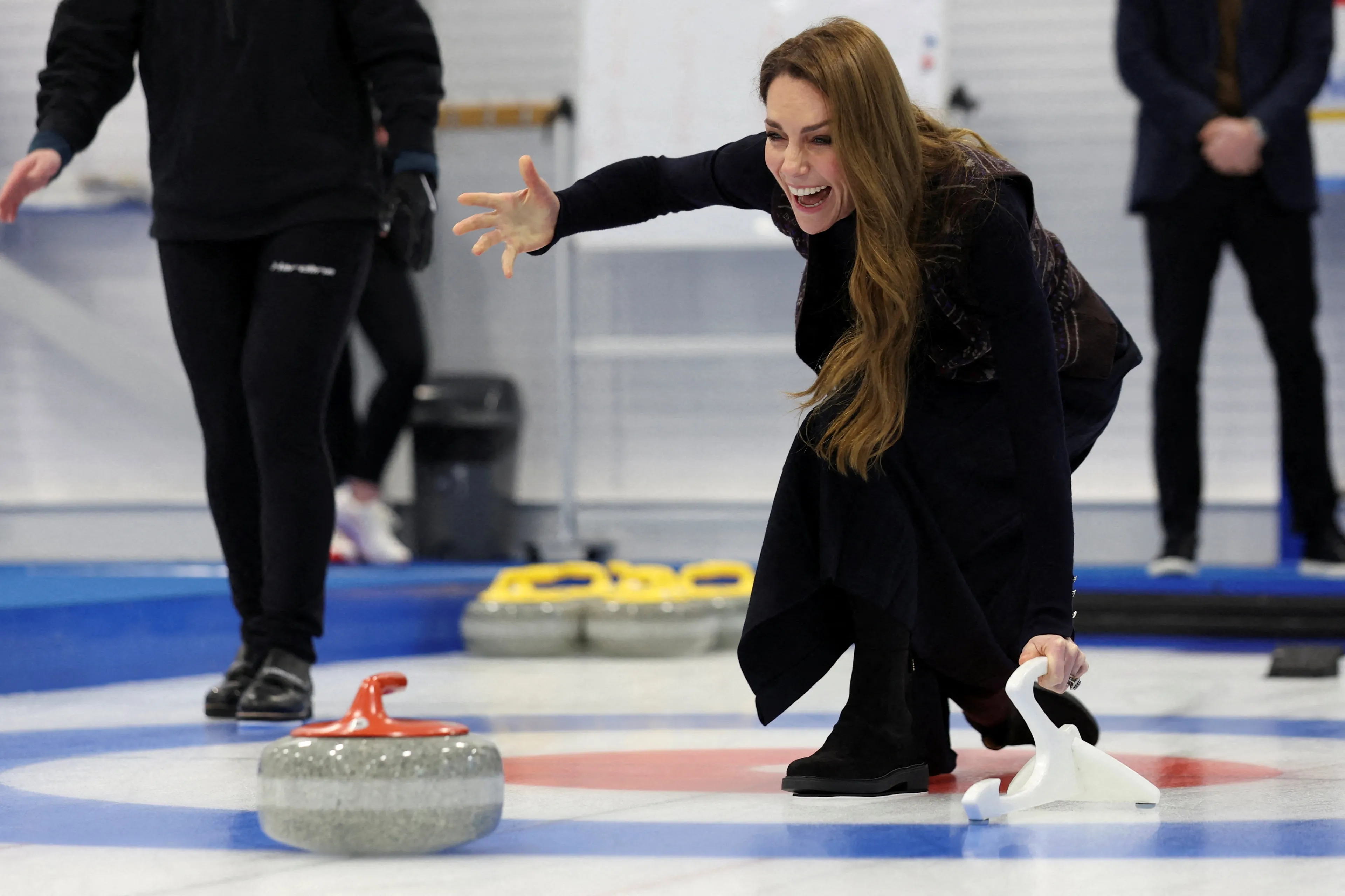 Catherine tijdens curling.