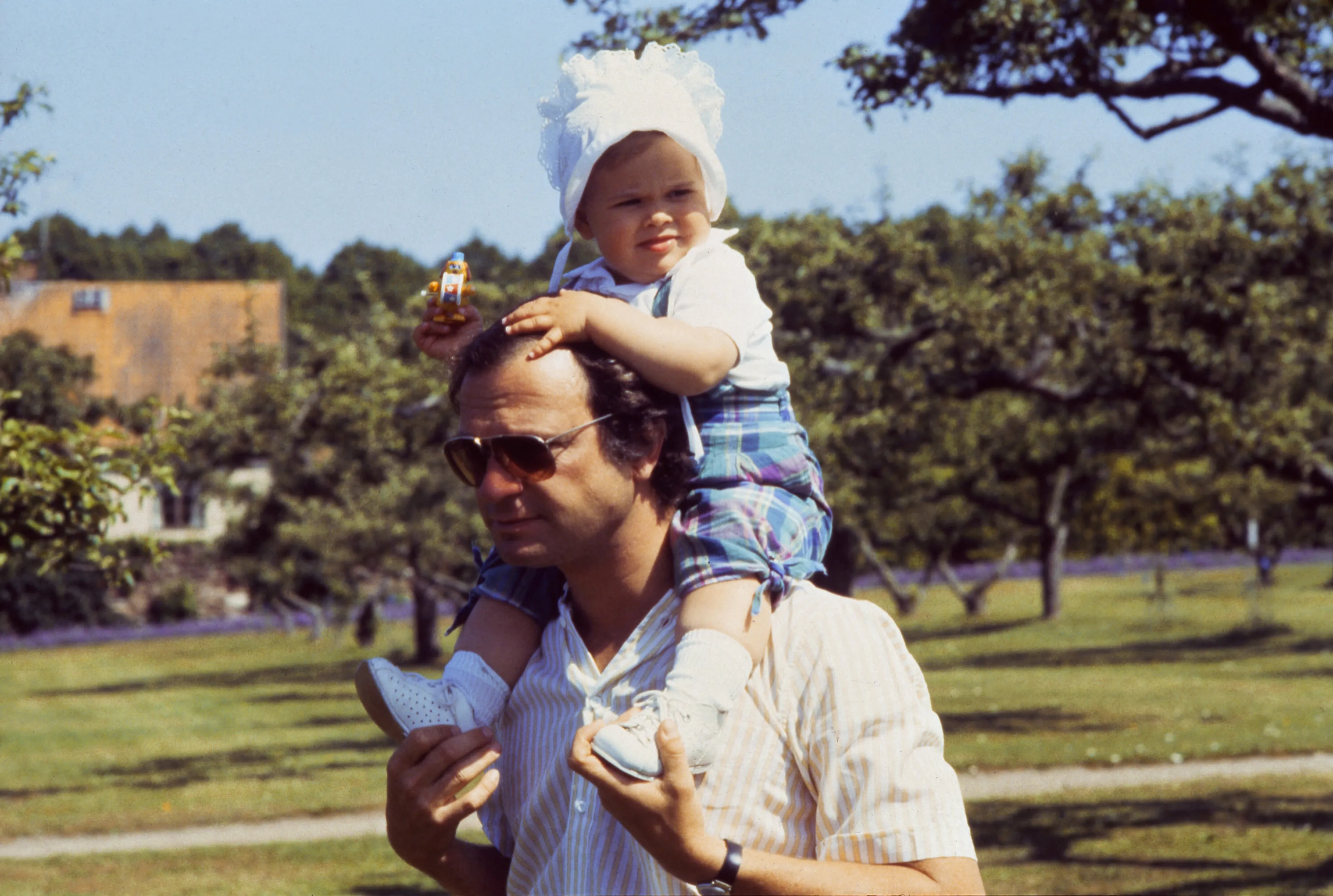 Vader Carl Gustaf met dochter Madeleine (1983).