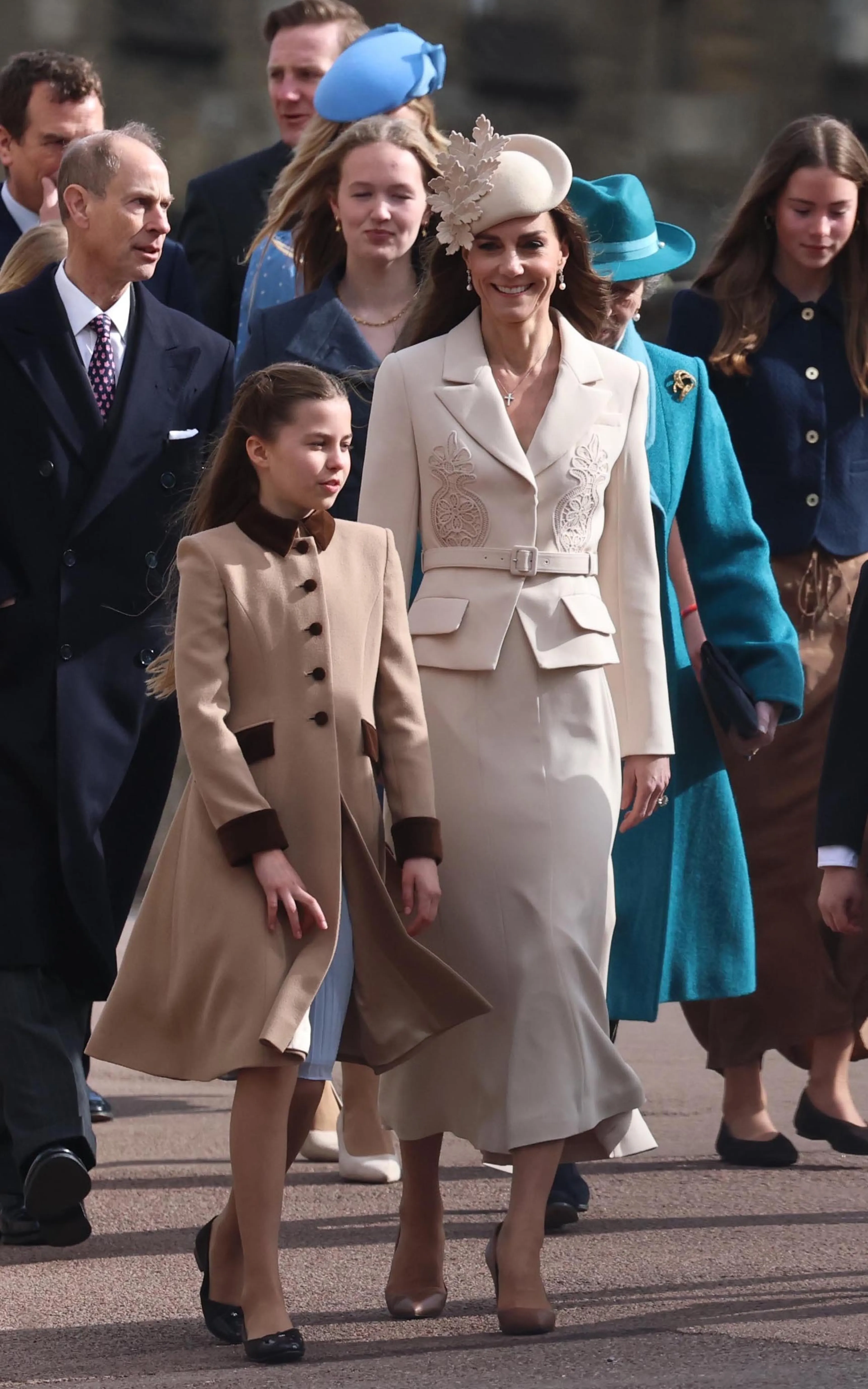 Ze hadden beide een beige outfit aan.