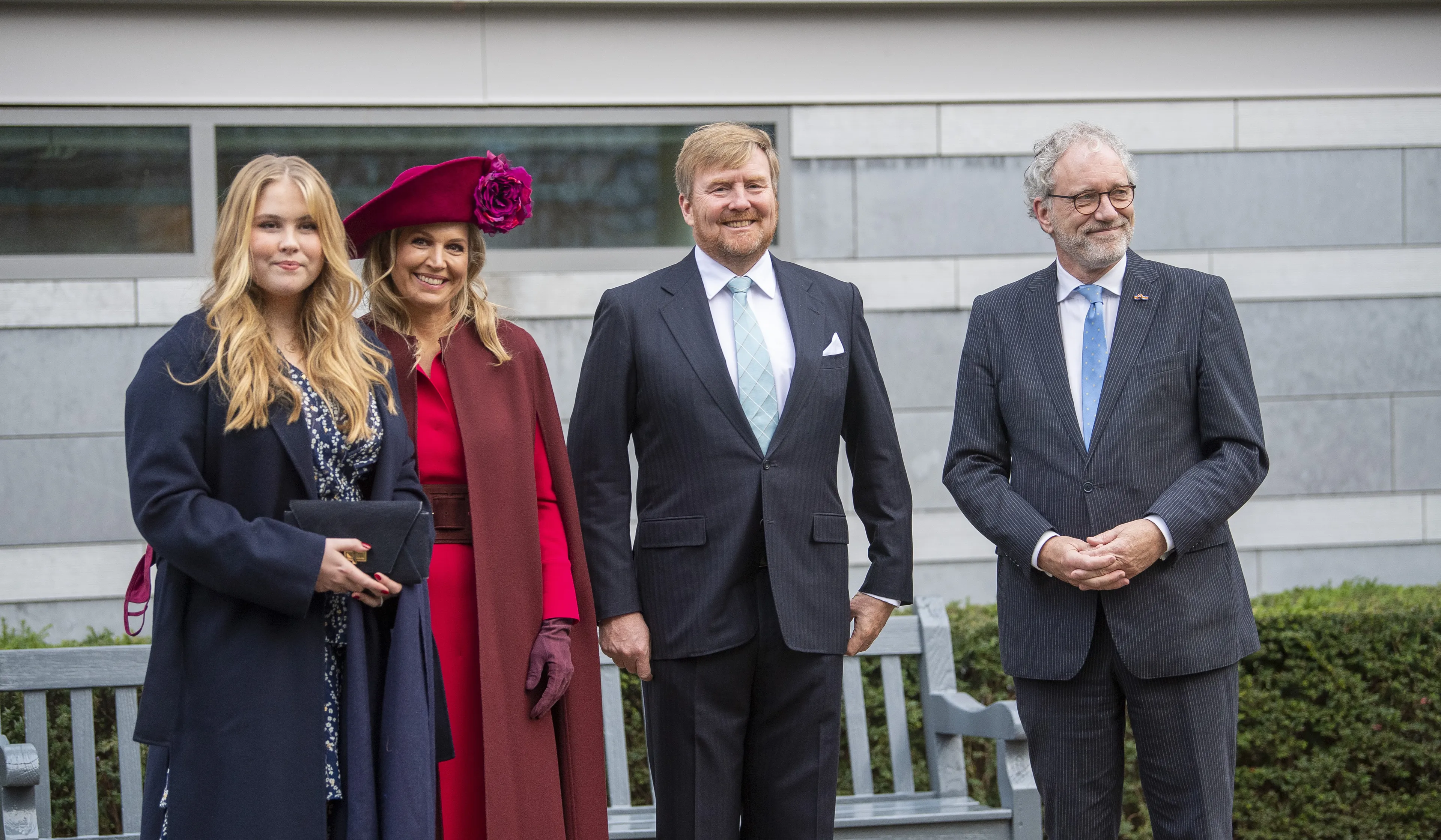 Prinses Amalia tijdens haar eerste dag bij de Raad van State.