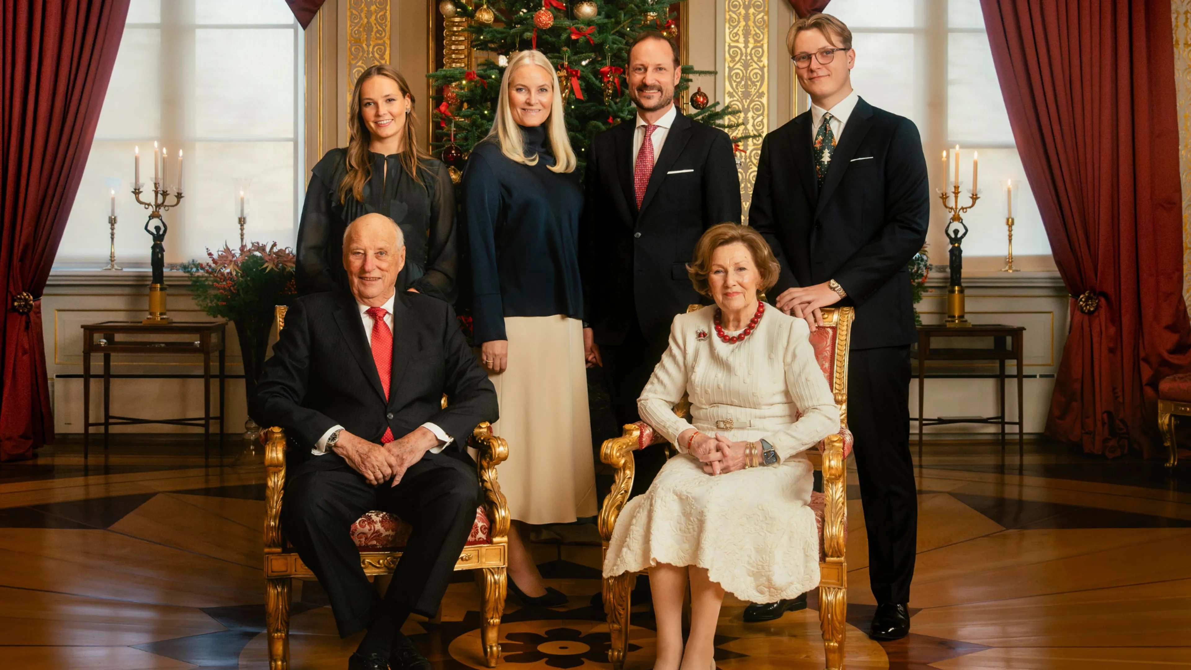 Van joyeux noël tot feliz navidad: dit zijn de kerstkaarten van de royals van 2025