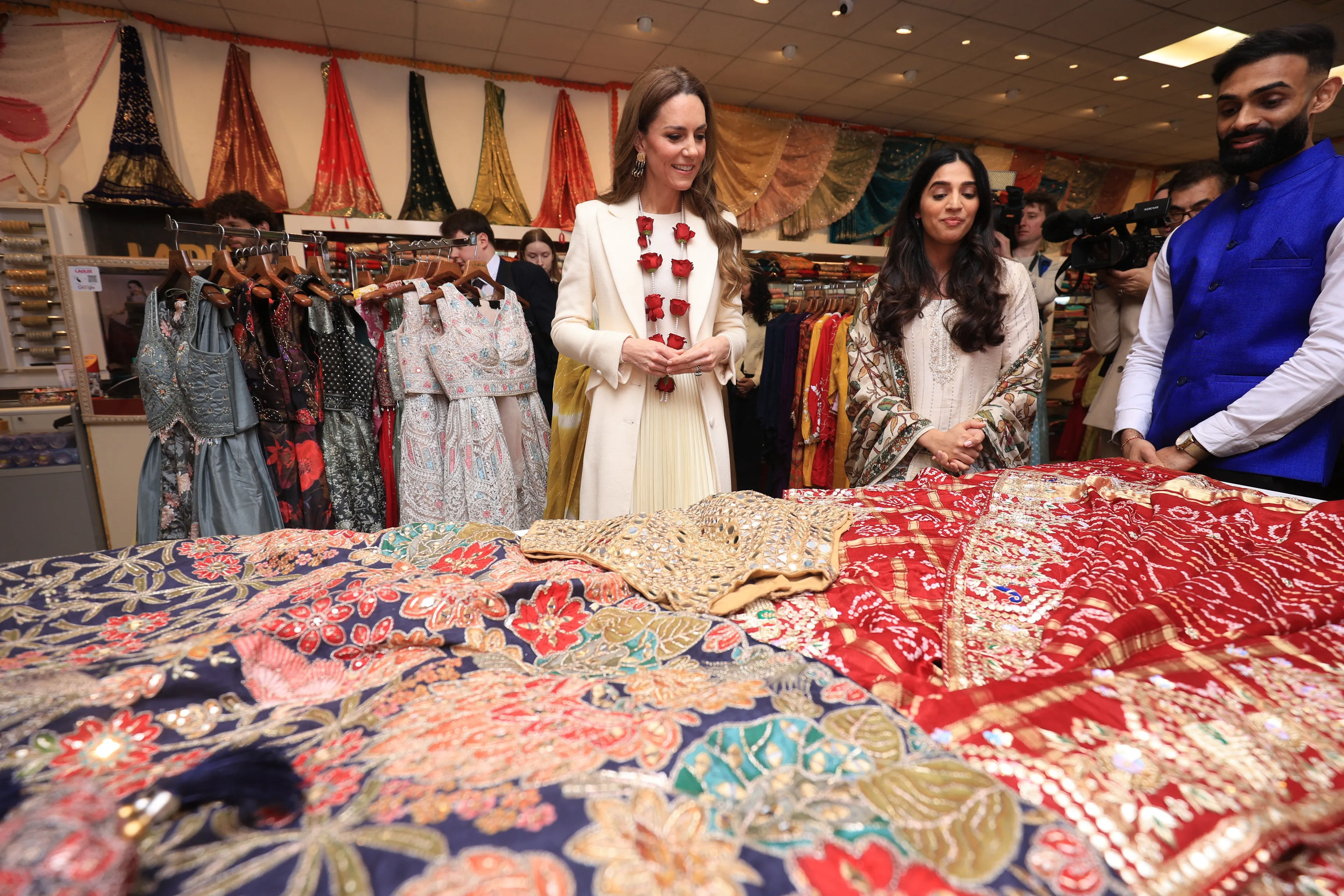 "Het is echt een feest van kleur, nietwaar?", zei Catherine bij de kraam.