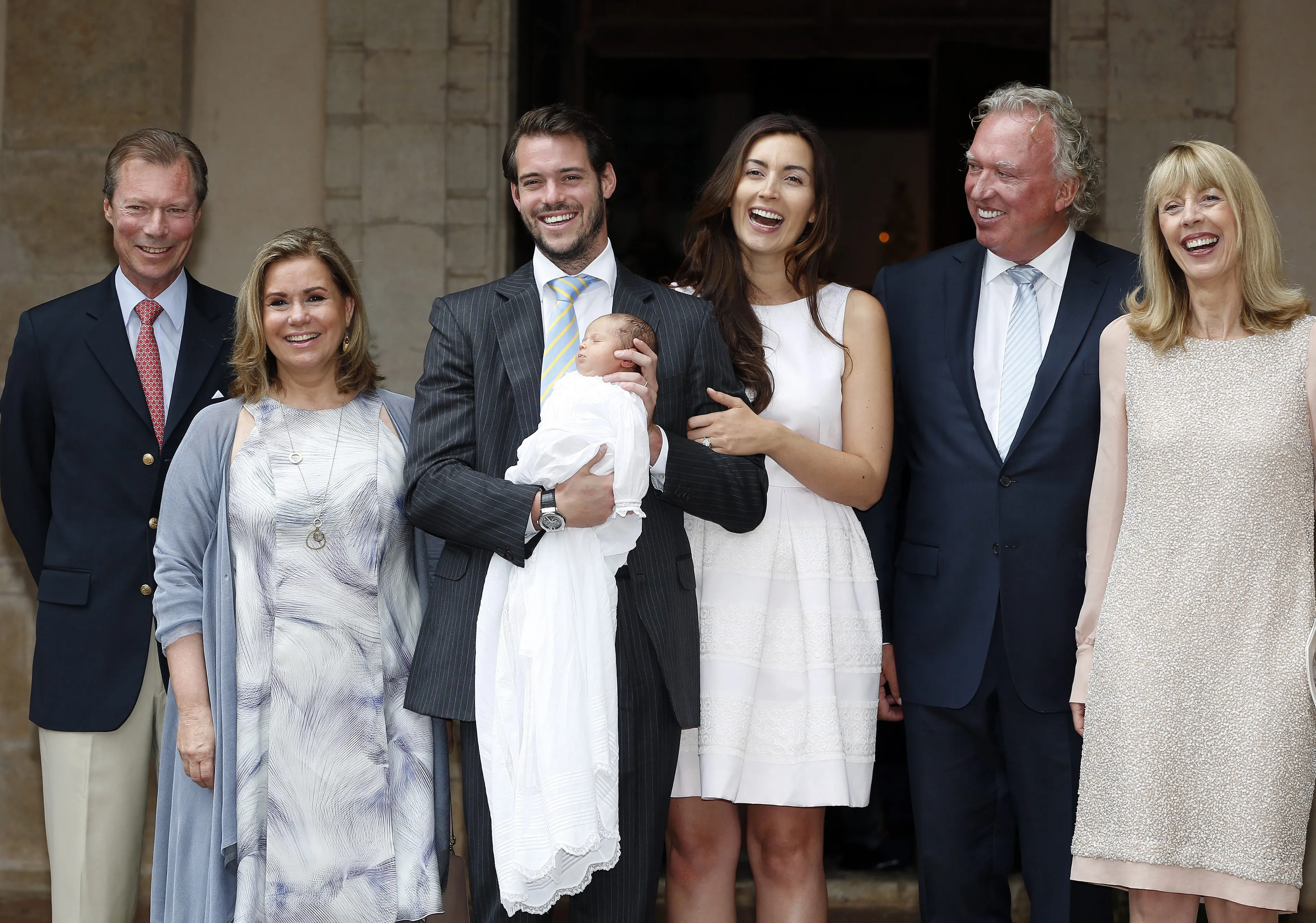 De doop van Amalia met haar grootouders (2014).