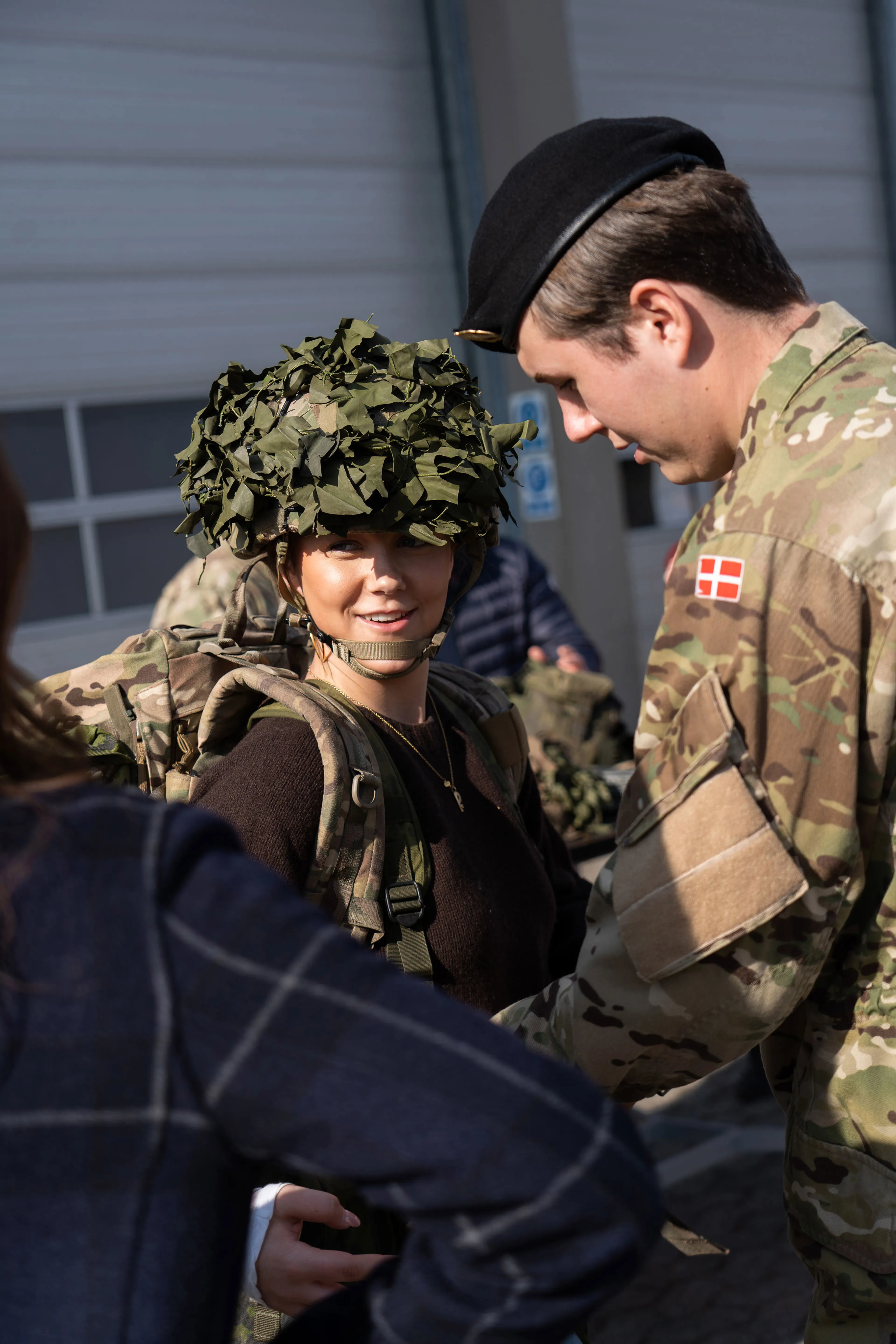 Prinses Isabella bracht op 8 maart 2025 een bezoek aan kroonprins Christian in de kazerne van het Gardehuzarenregiment in het kader van een bezoekdag.