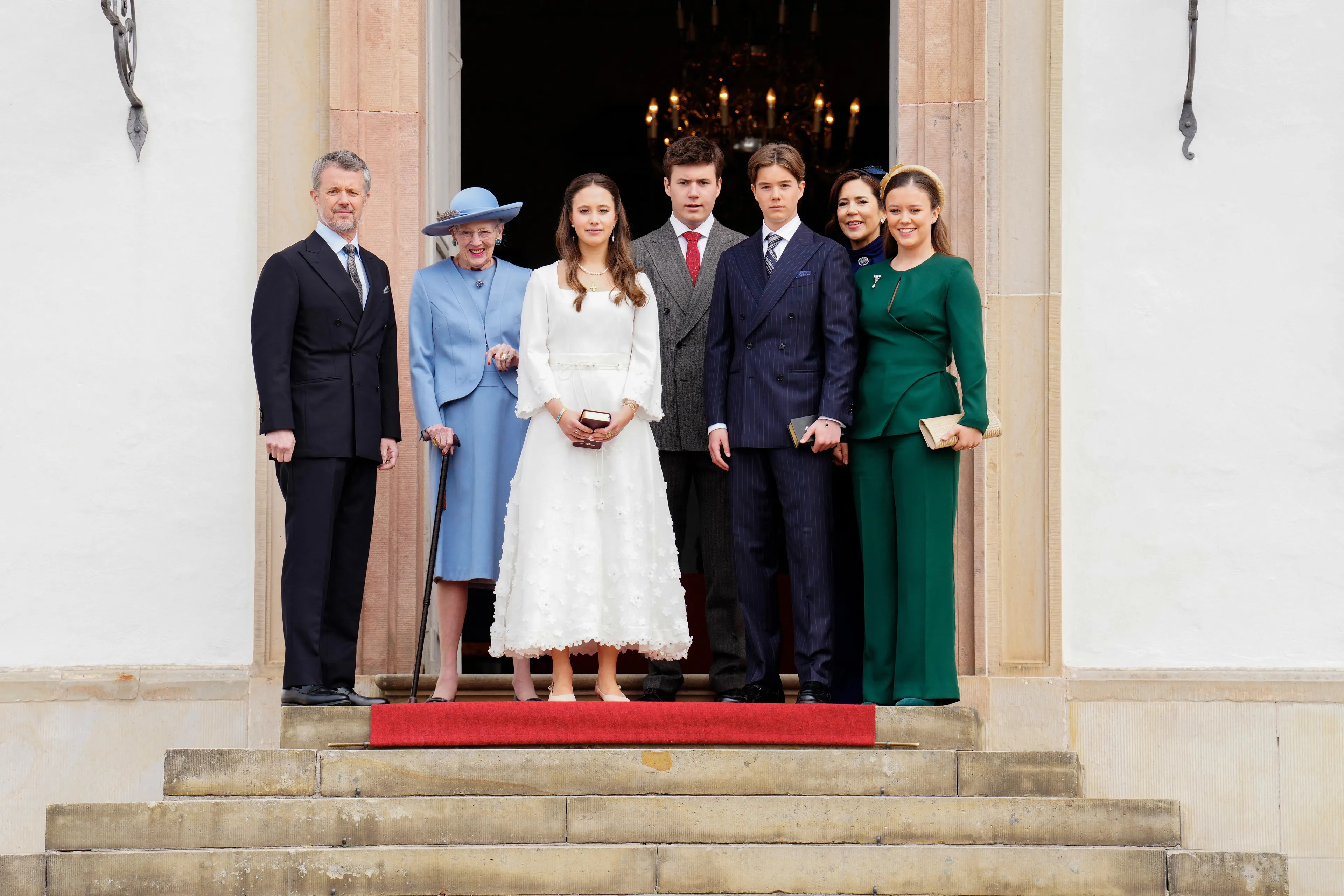 Een foto van het koninklijk gezin met koningin Margrethe.