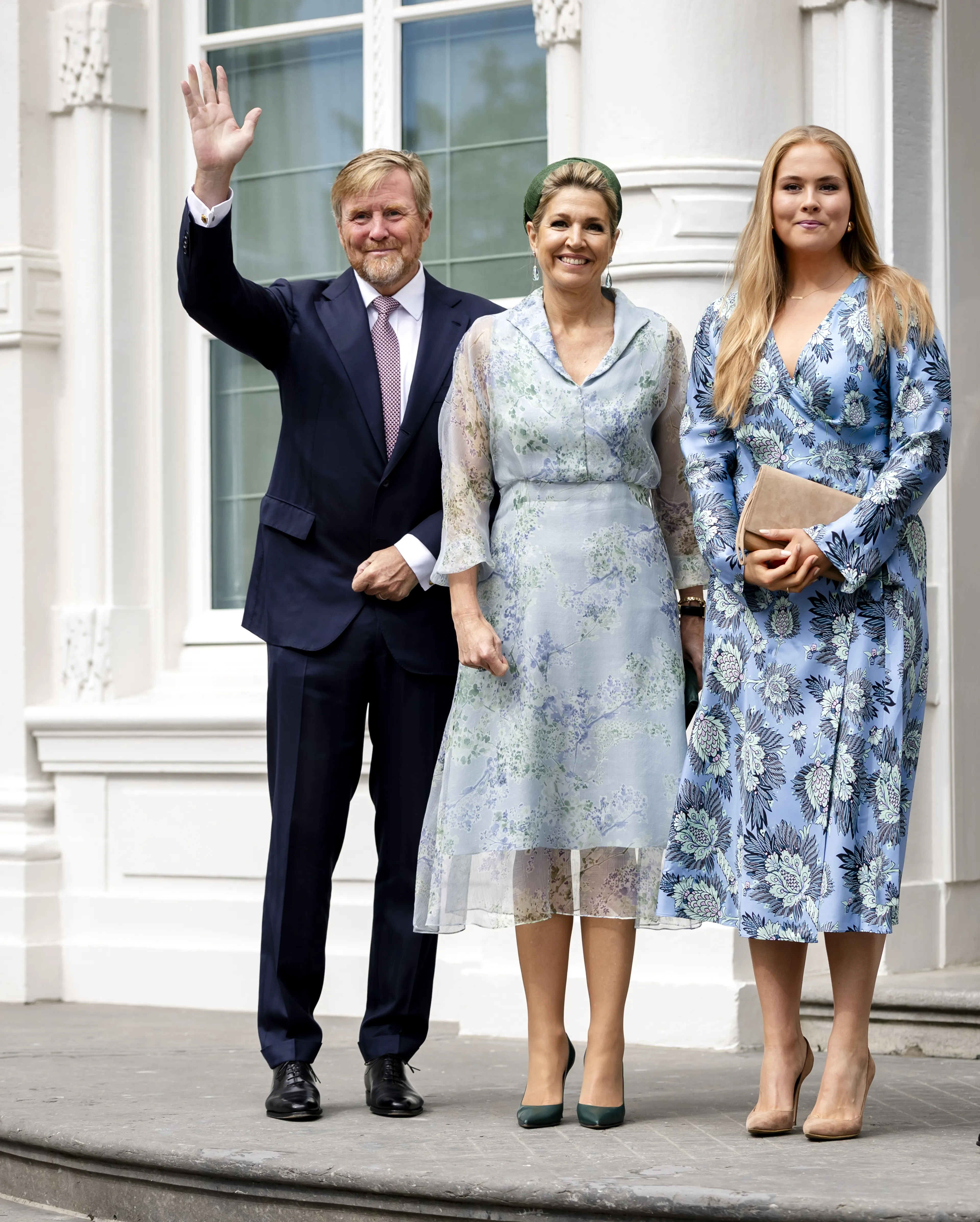 De outfits van Máxima en Amalia passen goed bij elkaar.