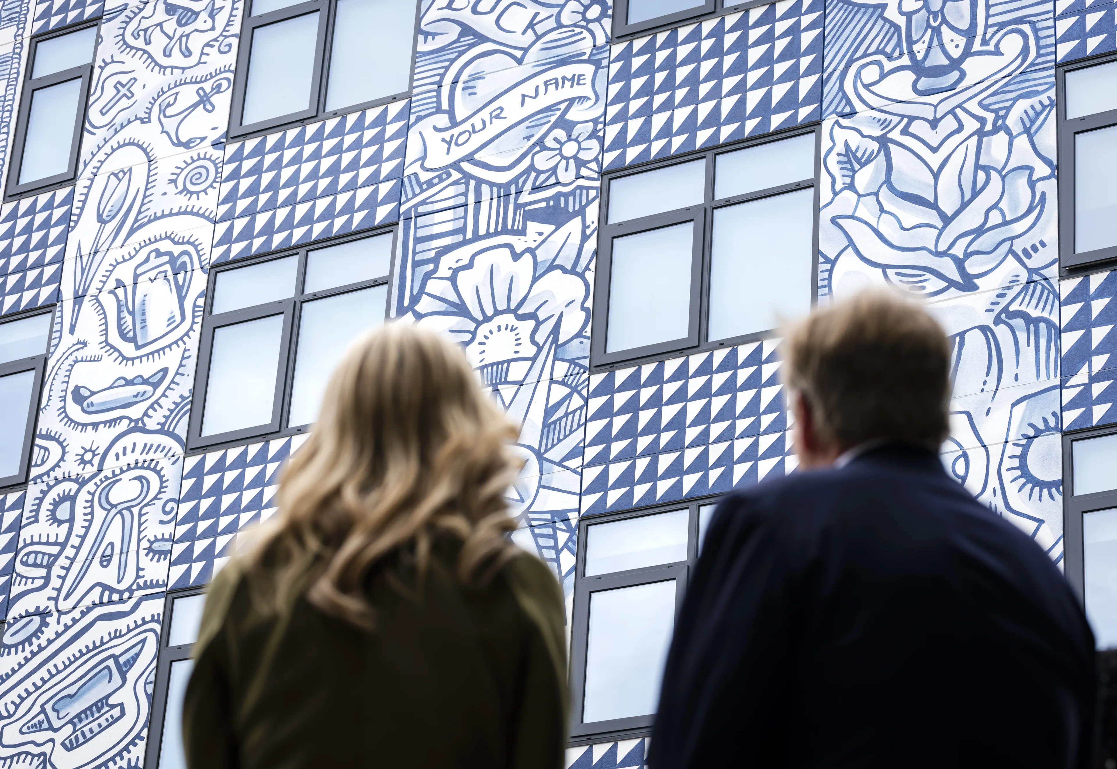 Deze muurschildering is gemaakt door Henk Schiffmacher.