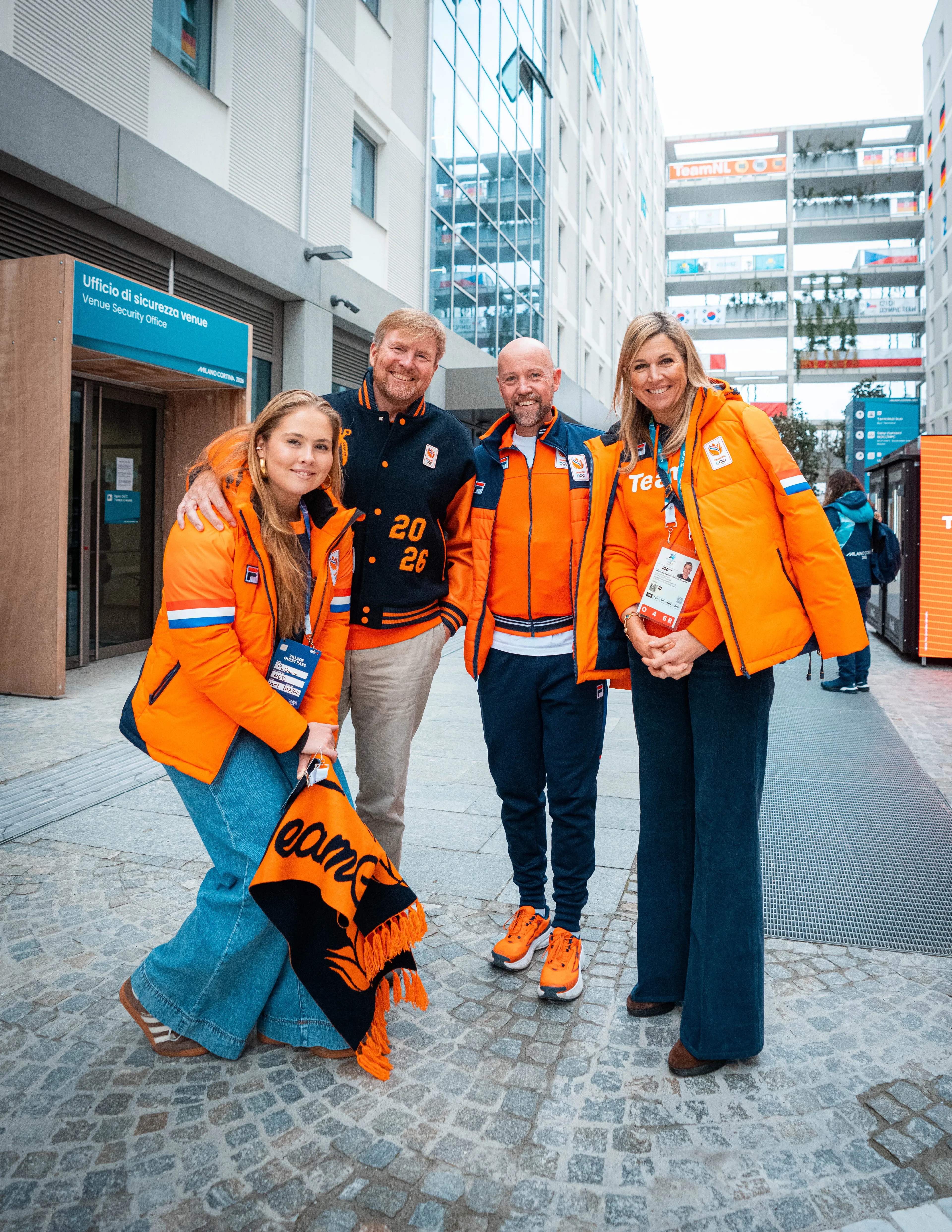 Tijd voor een foto in het Olympisch Dorp.