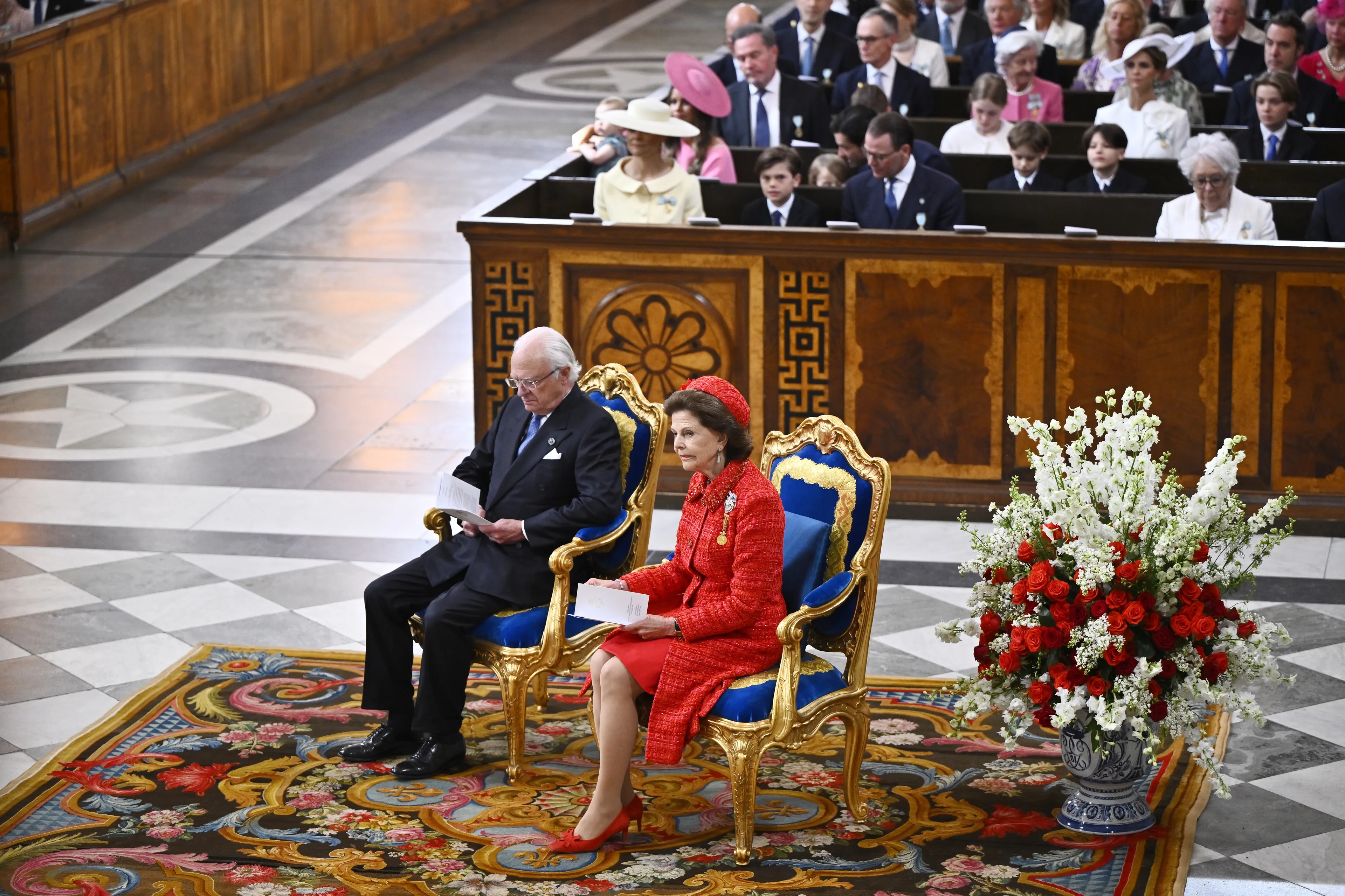 Koning Carl Gustaf en koningin Silvia vieren 50 jaar huwelijk met kerkdienst