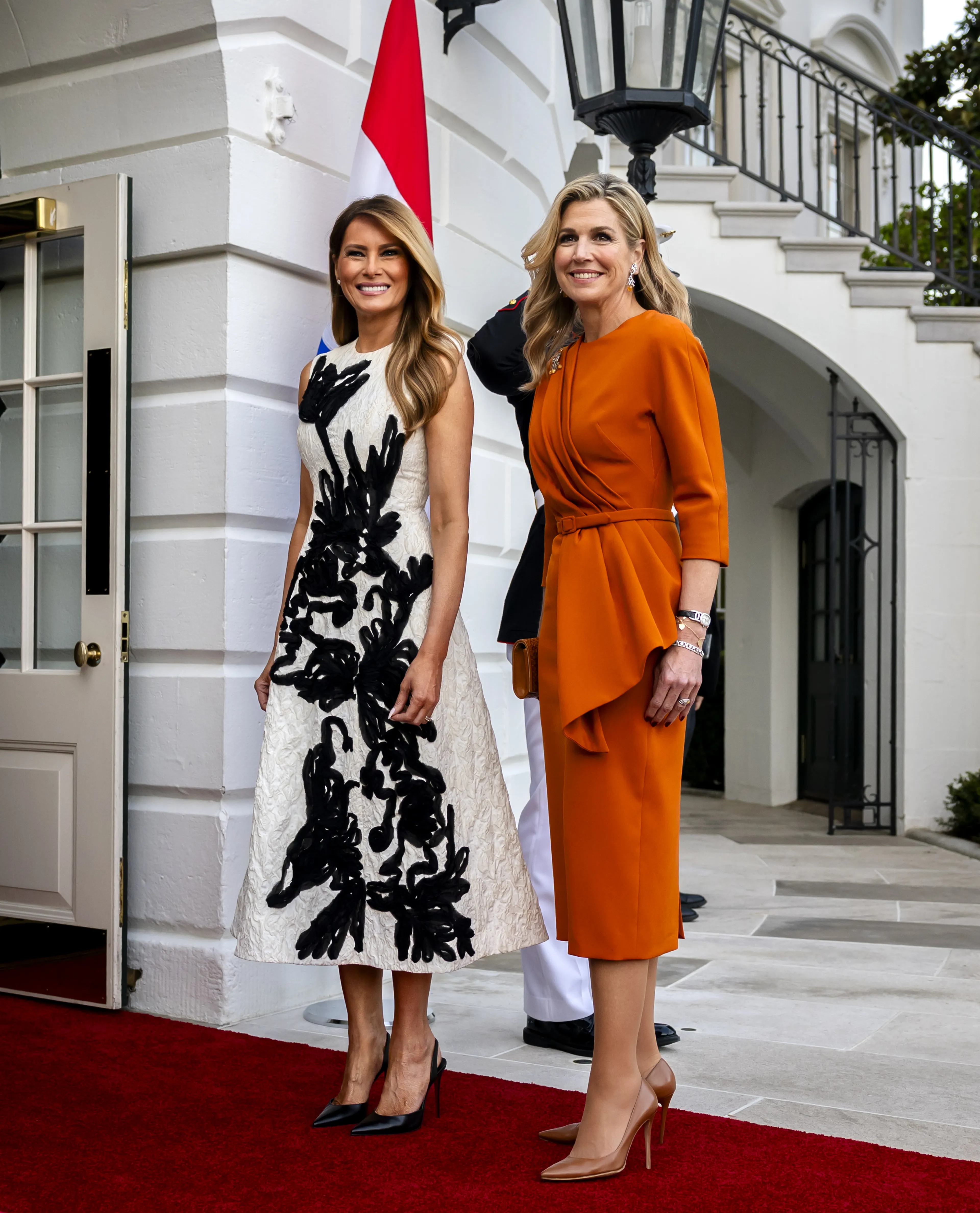 De koningin gaat voor een Nederlandse look in het Witte Huis (13 april 2026).