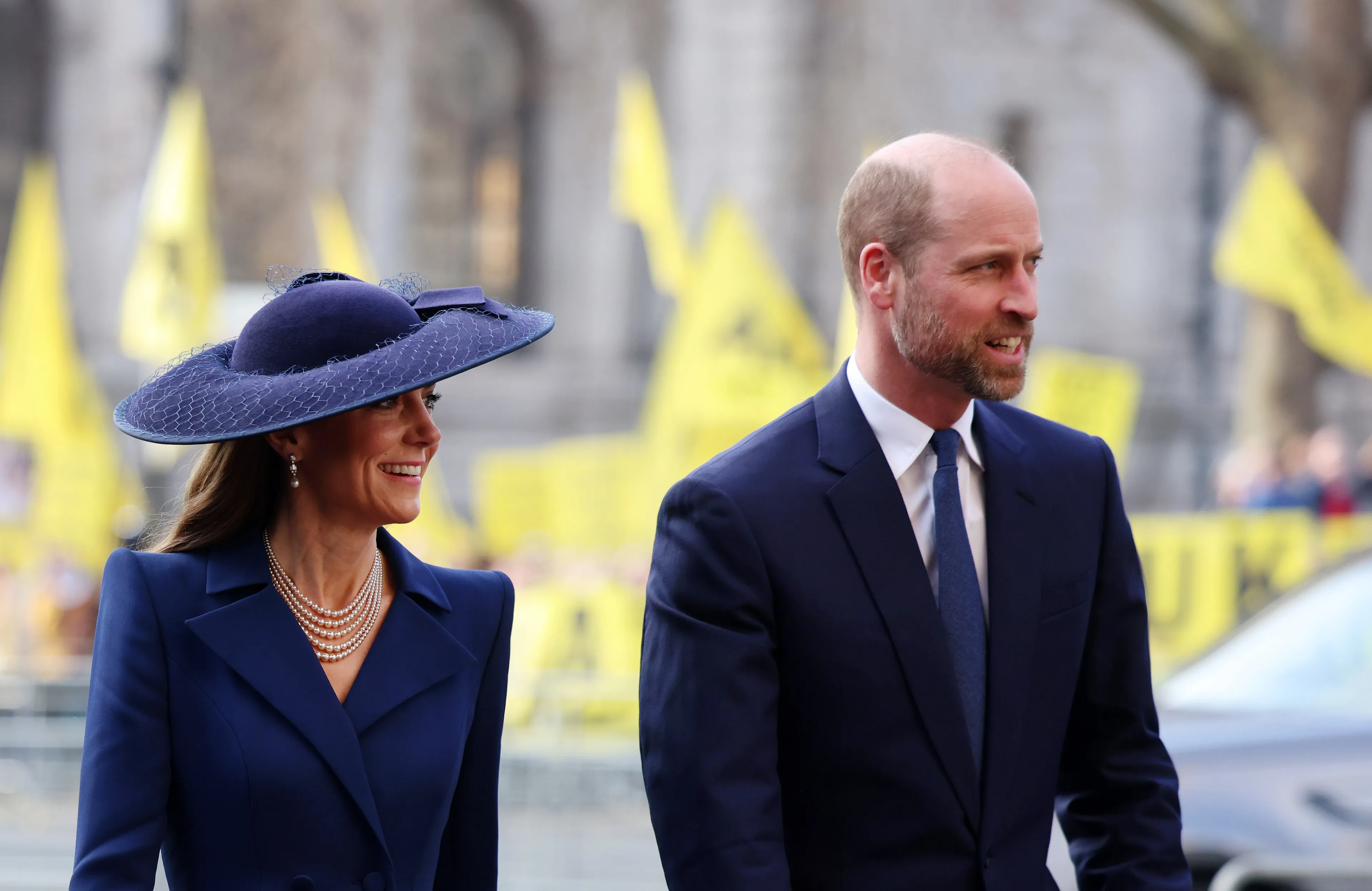 Britse royals met opvallende prins aanwezig bij Commonwealth Day service