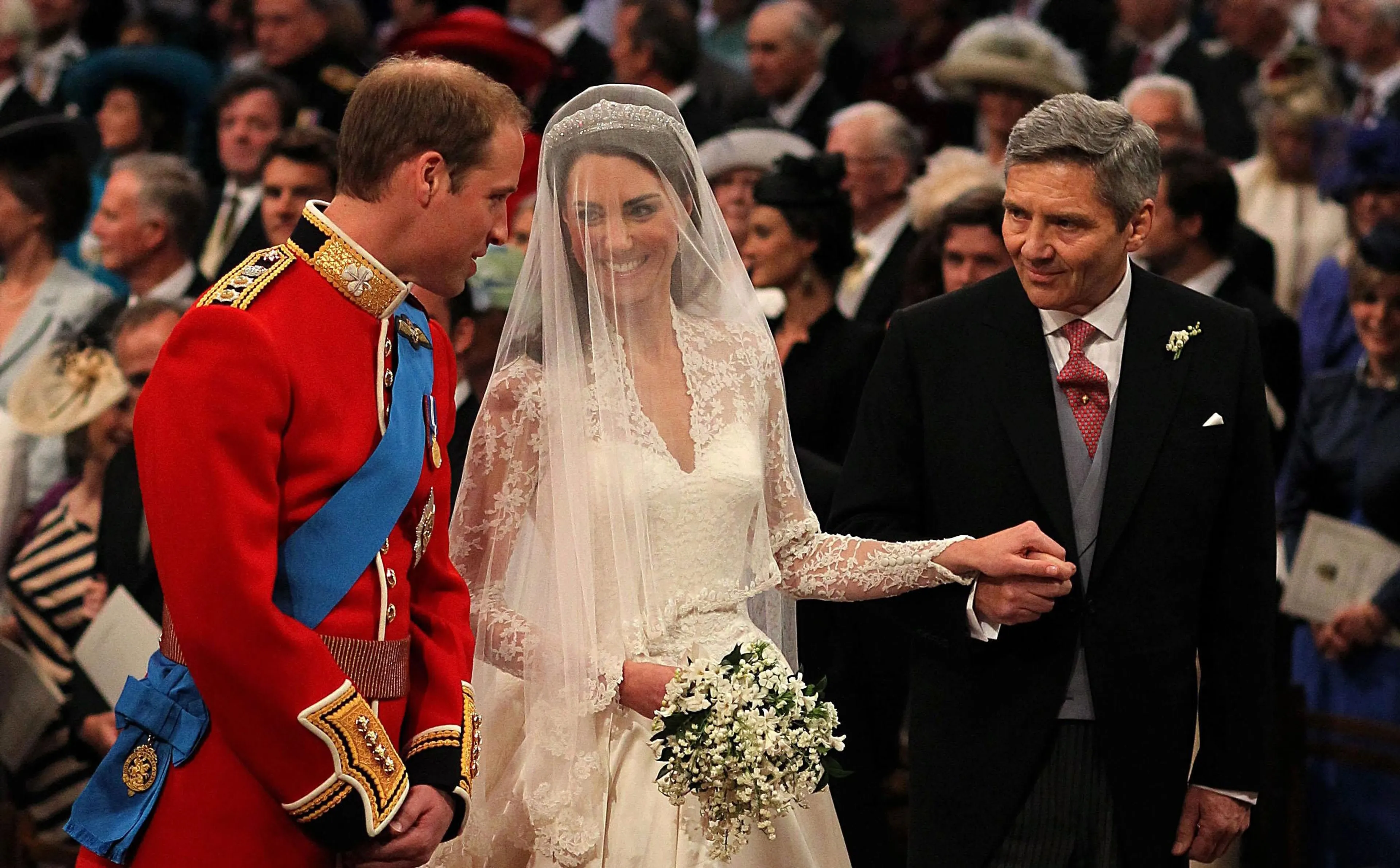 Prins William en prinses Catherine tijdens de huwelijksdienst.