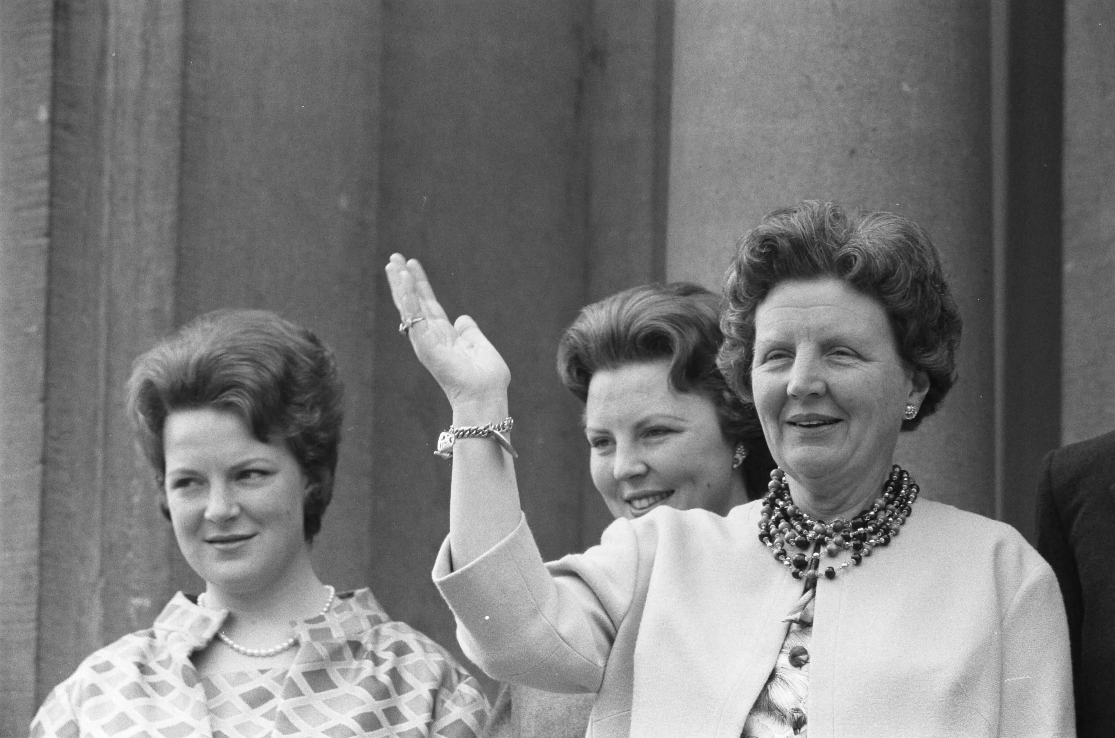 Koningin Juliana op Koninginnedag (1961).