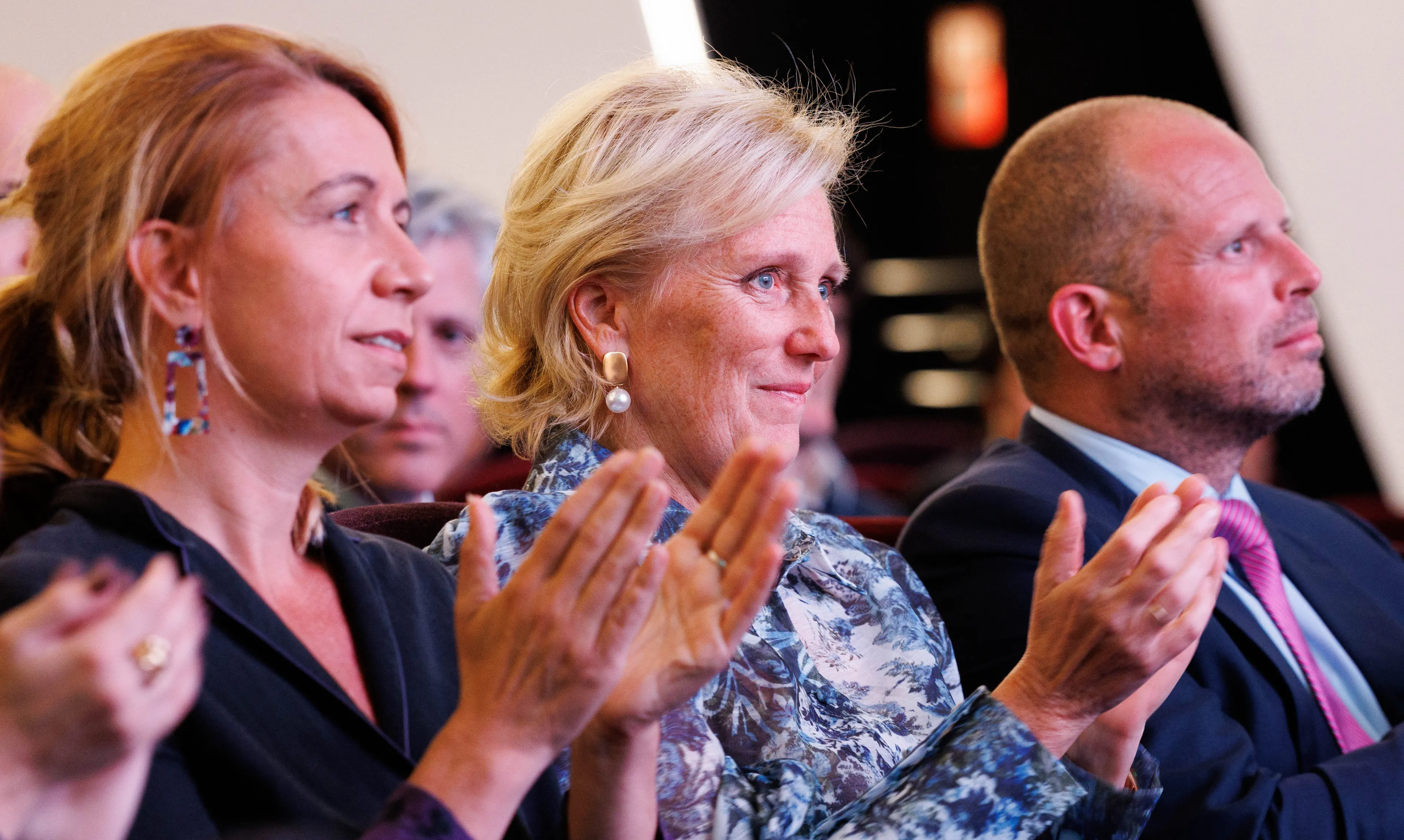 Prinses Astrid woont in Brussel een persbriefing bij over de aankomende Belgische economische missie naar de westkust van de VS (2025).