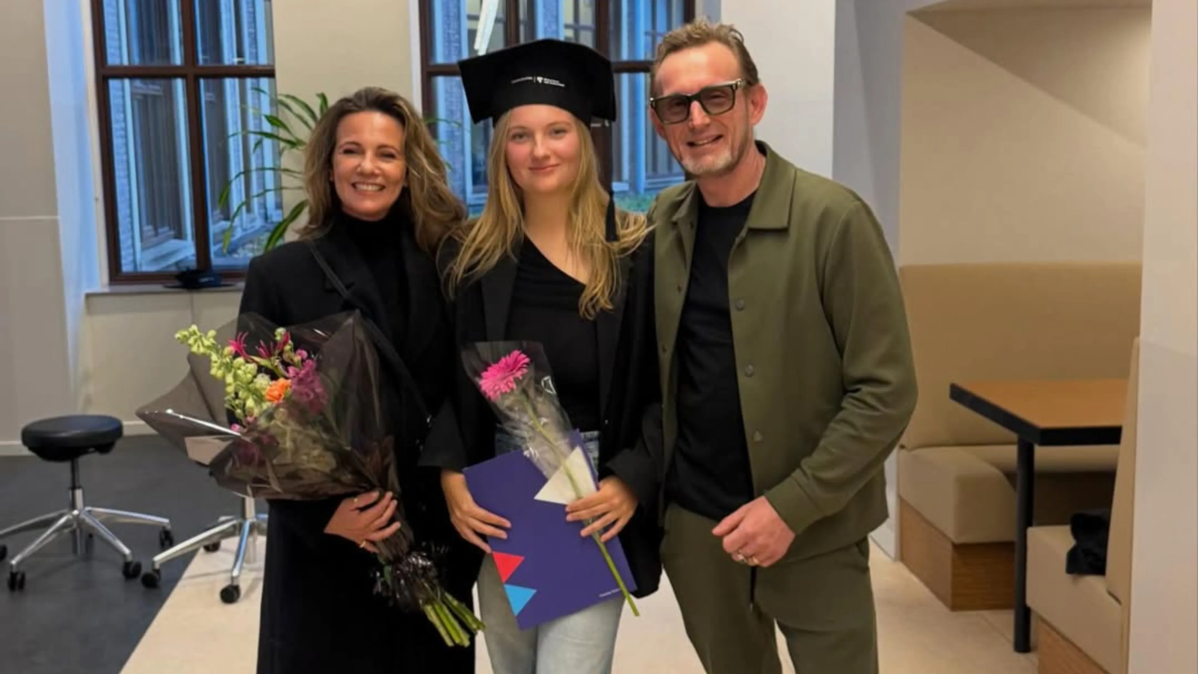 Feest bij de Van Vollenhovens! Isabella is geslaagd voor haar opleiding